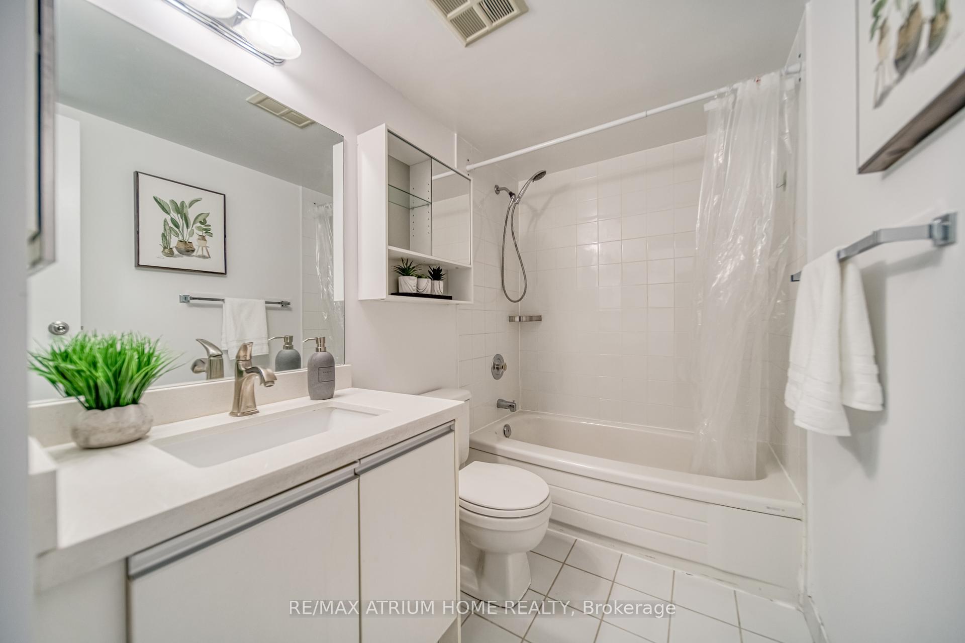 3 Bedrooms Condo at 5765 Yonge, Toronto For sale