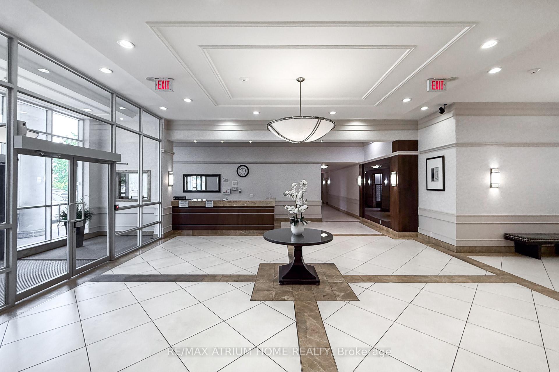 2 Bedrooms Condo at 20 North Park, Vaughan For sale