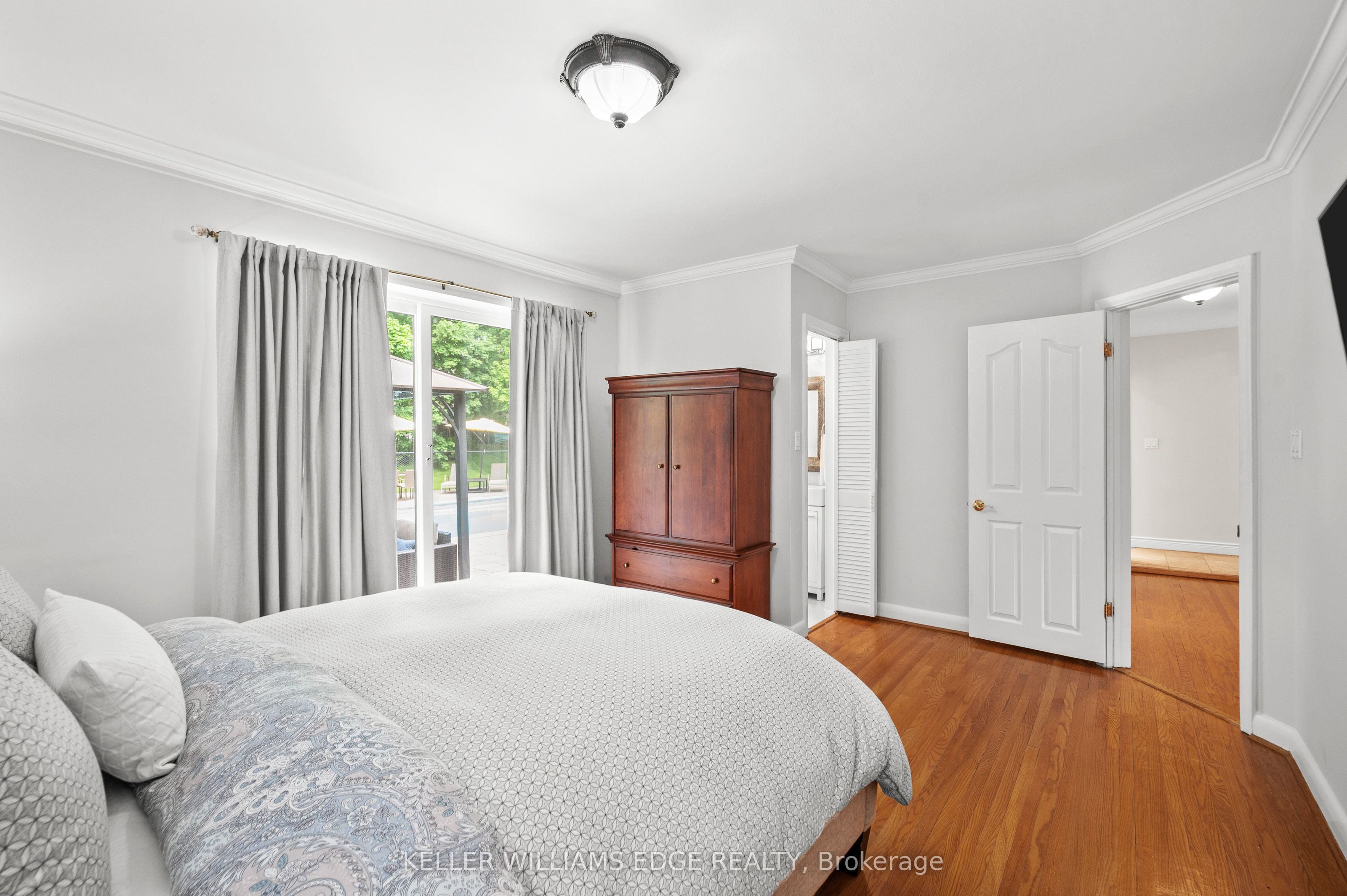 1589 Crediton Parkway