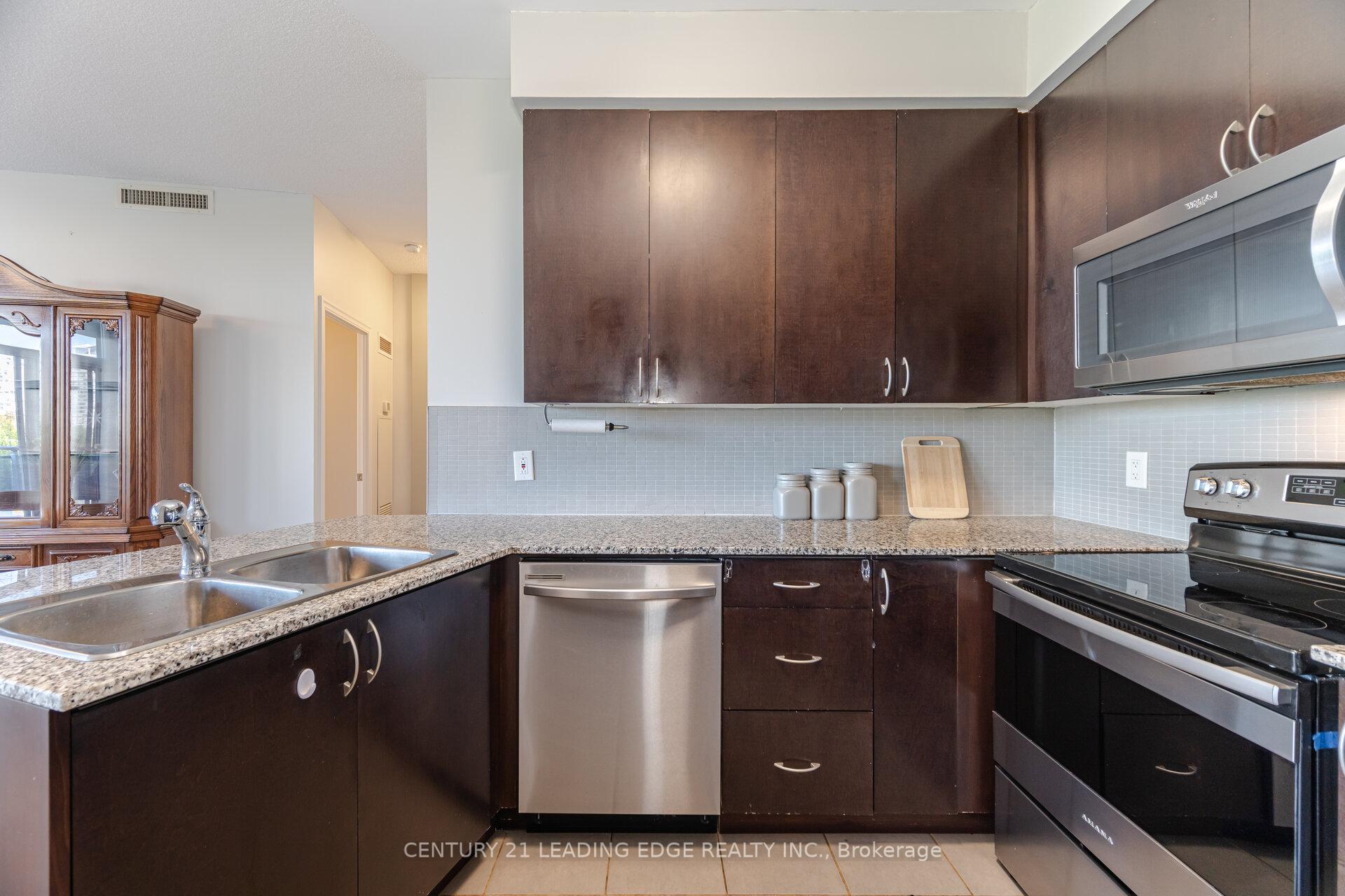 3 Bedrooms Co-op at 223 Webb, Mississauga For sale