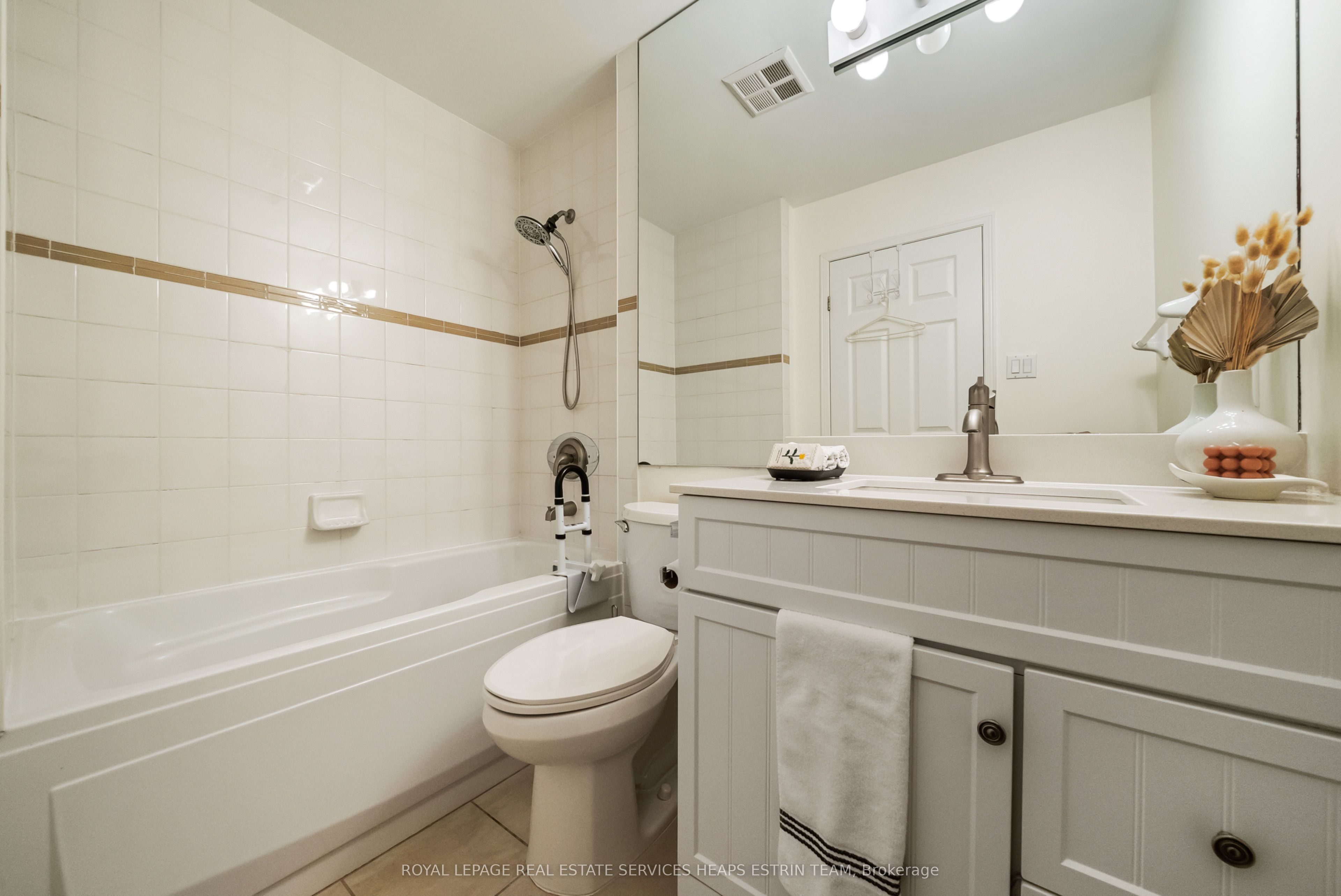 1231 Yonge Street, #214