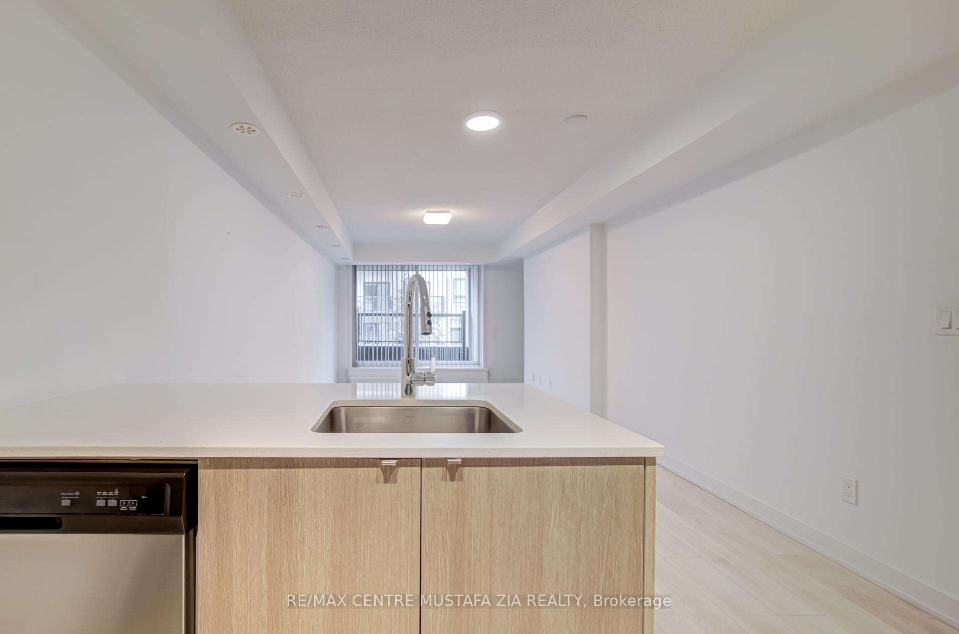 2 Bedrooms Condo at 1129 Cooke, Burlington For sale