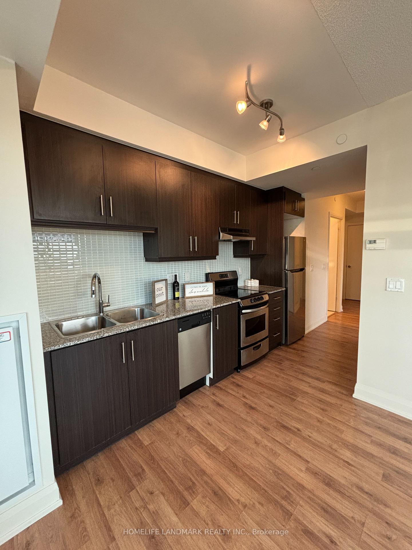 2 Bedrooms Condo at 68 Canterbury,  Toronto For sale