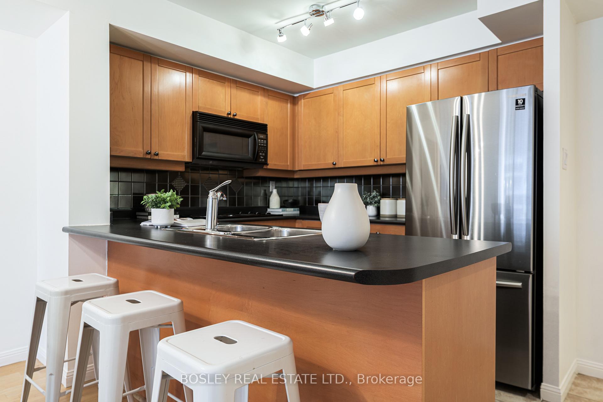 2 Bedrooms Condo at 188 Redpath, Toronto For sale