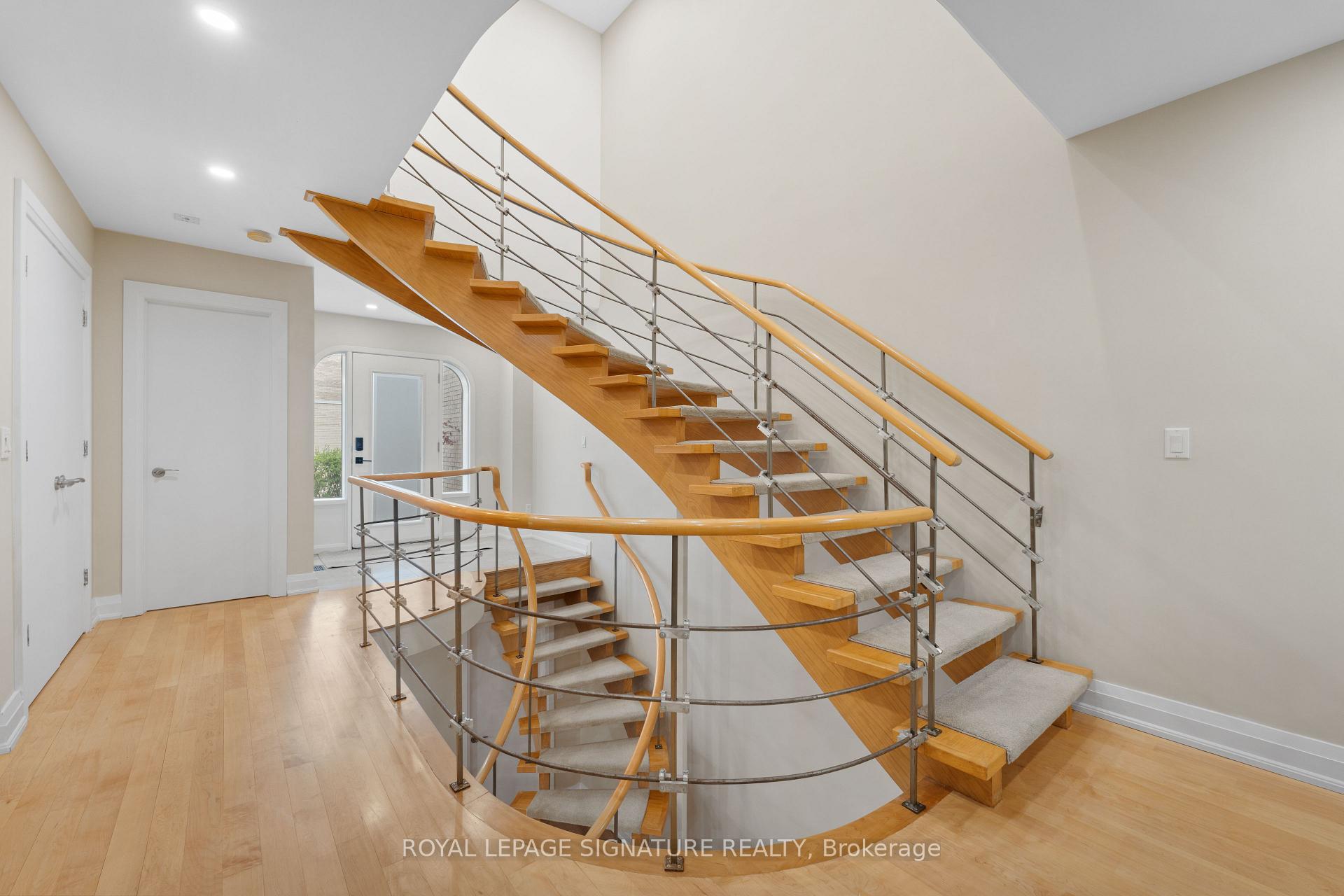 4 Bedrooms Condo at 96 Crimson Mill, Toronto For sale