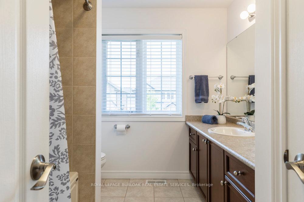 3 Bedrooms Condo at 441 Stonehenge, Hamilton For sale