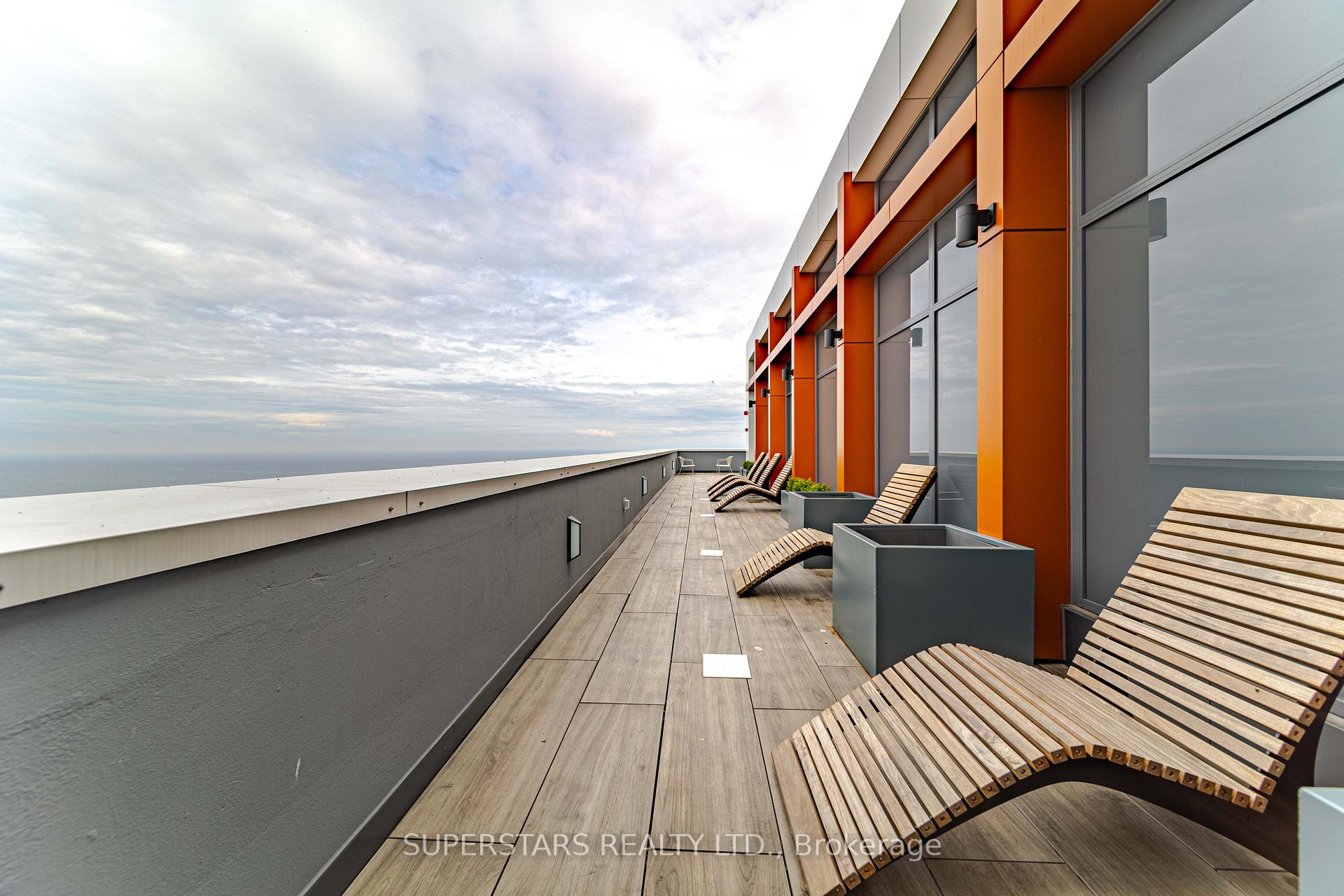 2 Bedrooms Condo at 500 Brock, Burlington For sale