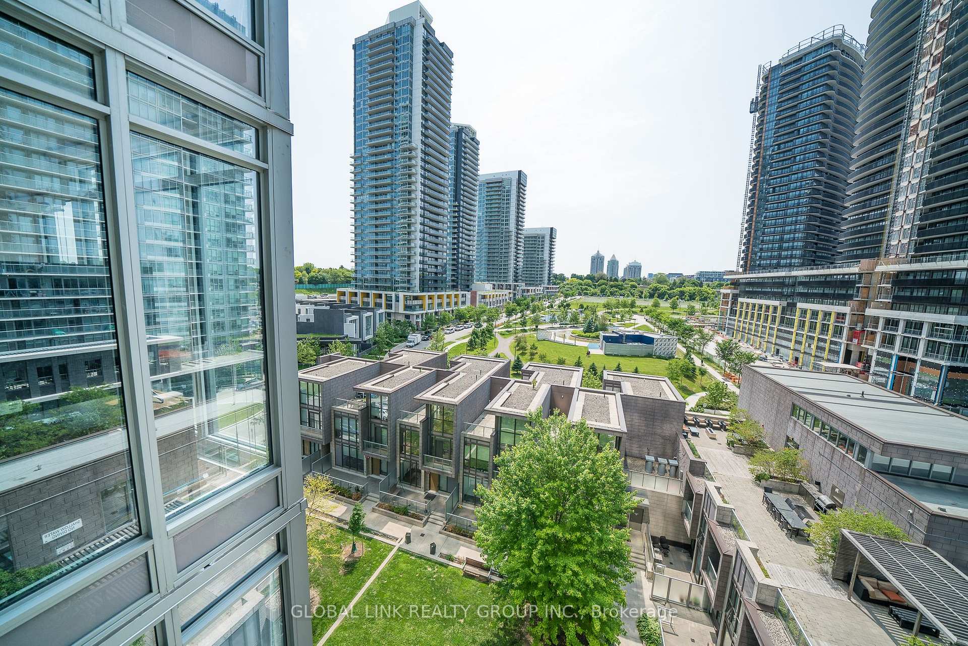 1 Bedroom Condo at 121 Mcmahon, Toronto For sale