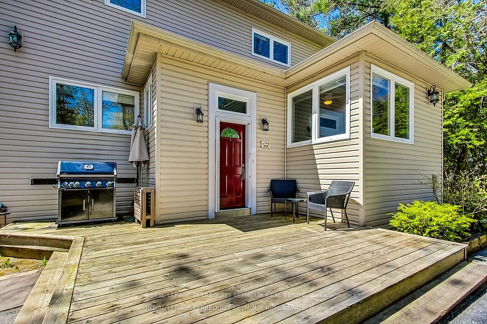 40 Belgrove Crescent, Tiny, ON L0L 2J0