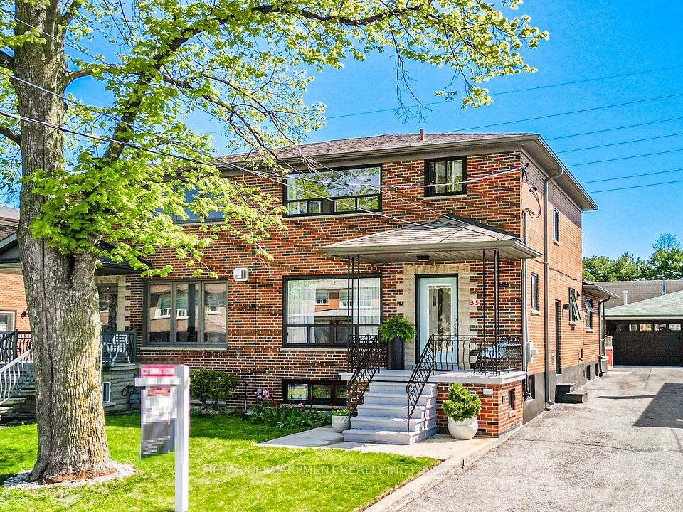 35 Woodenhill Court, Toronto, ON M6M 1K6