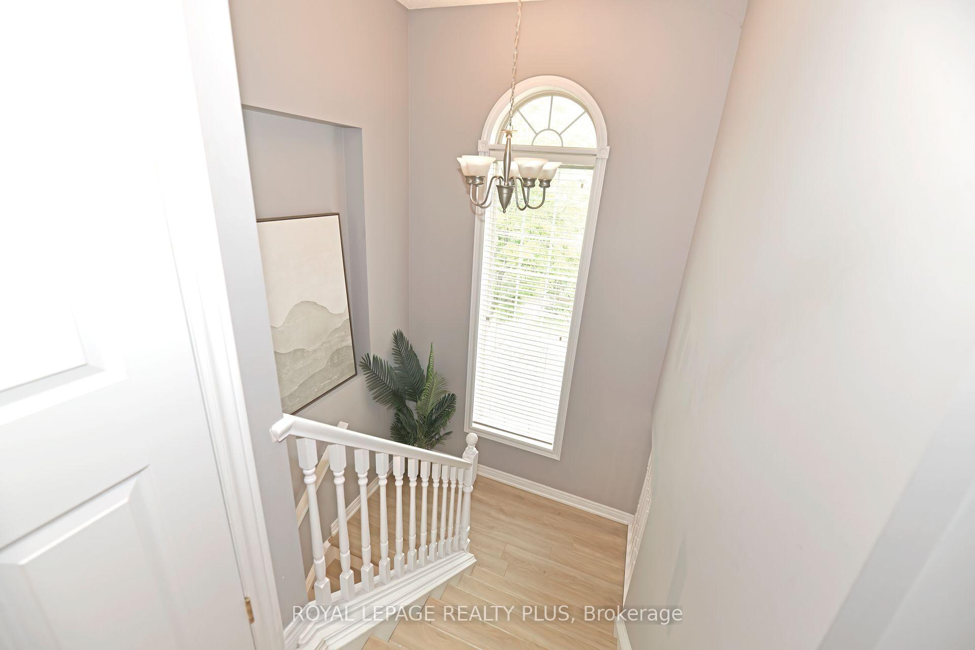 3 Bedrooms Condo at 4045 Upper Middle, Burlington For sale