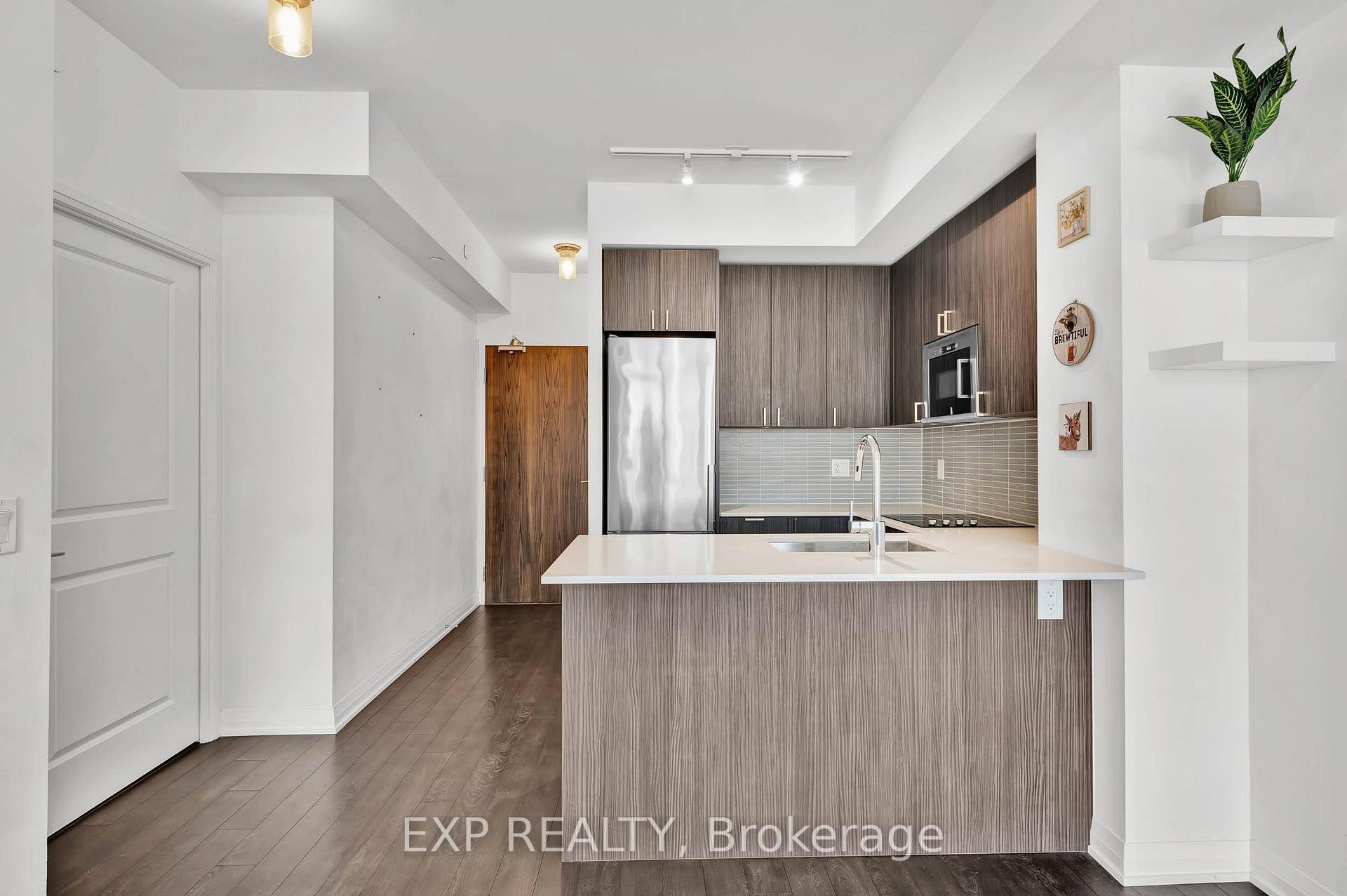 1 Bedroom Condo at 99 Eagle Rock, Vaughan For sale