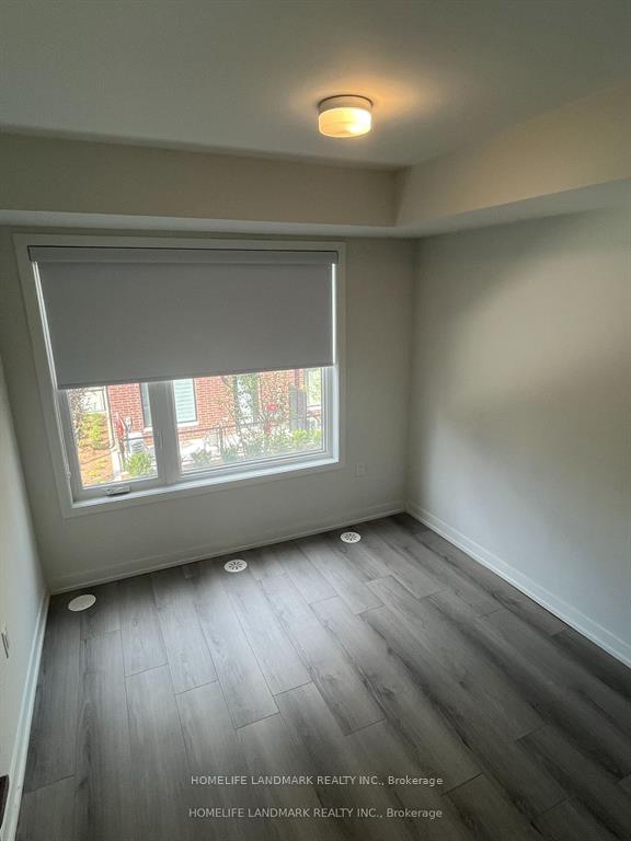 2 Bedrooms Condo at 3409 Ridgeway, Mississauga For sale