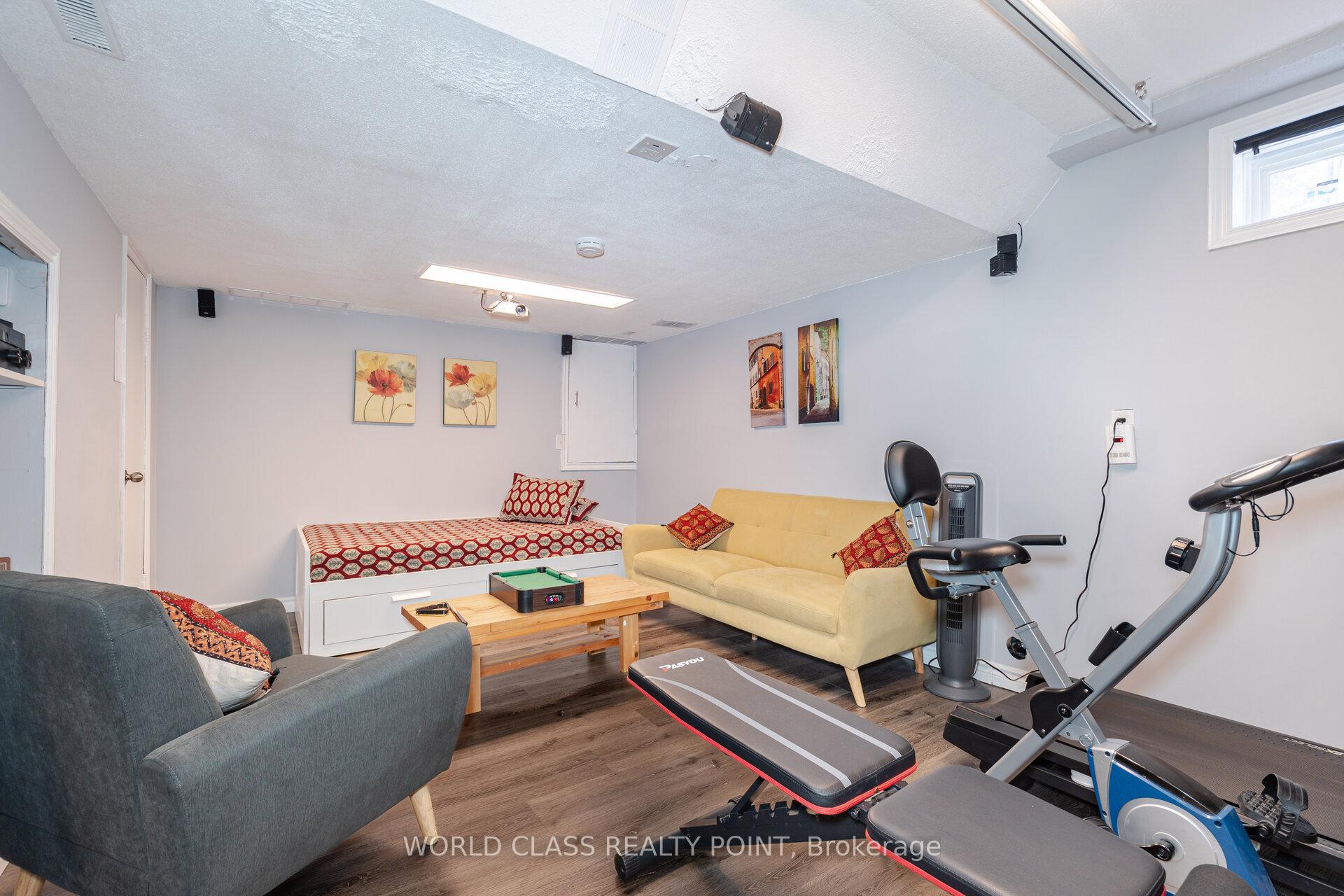 4 Bedrooms Condo at 525 Meadows, Mississauga For sale