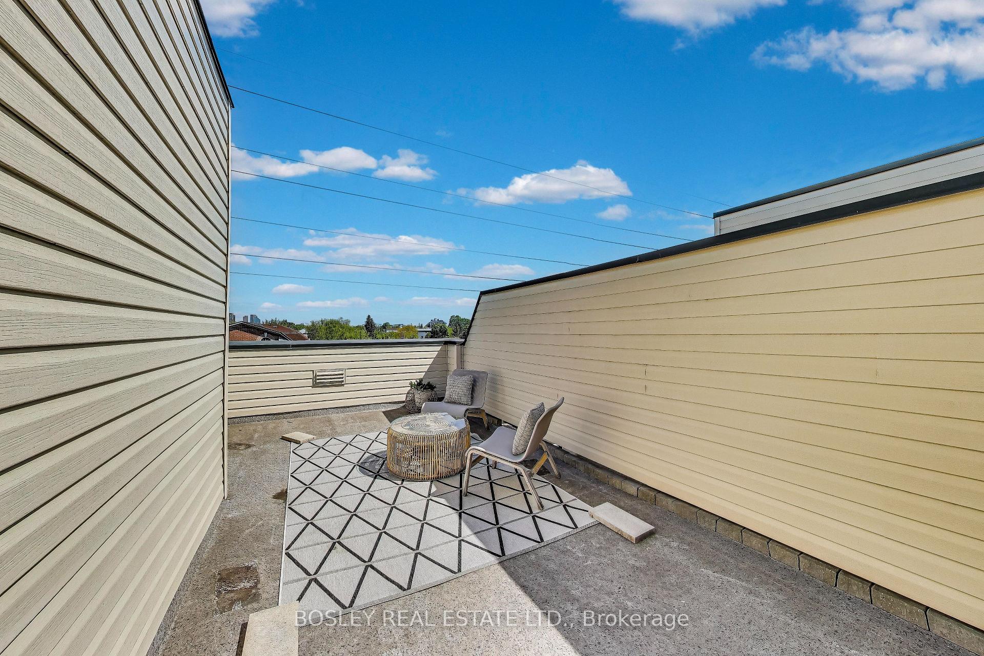 2 Bedrooms Condo at 390 Hopewell, Toronto For sale