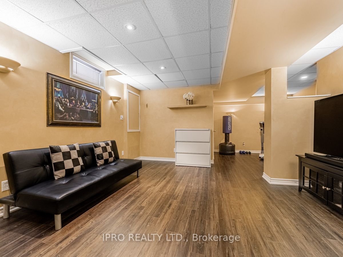 11 Carriage House Road, Caledon, ON L7E 2H6