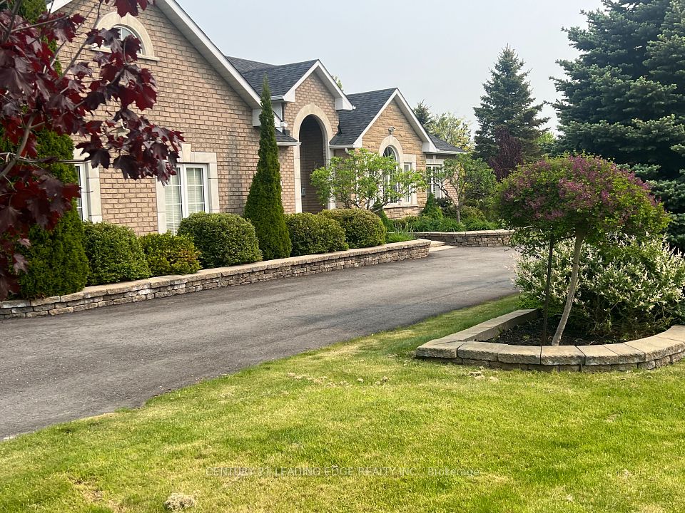 2 Deer Ridge Road, Uxbridge, ON L0C 1A0