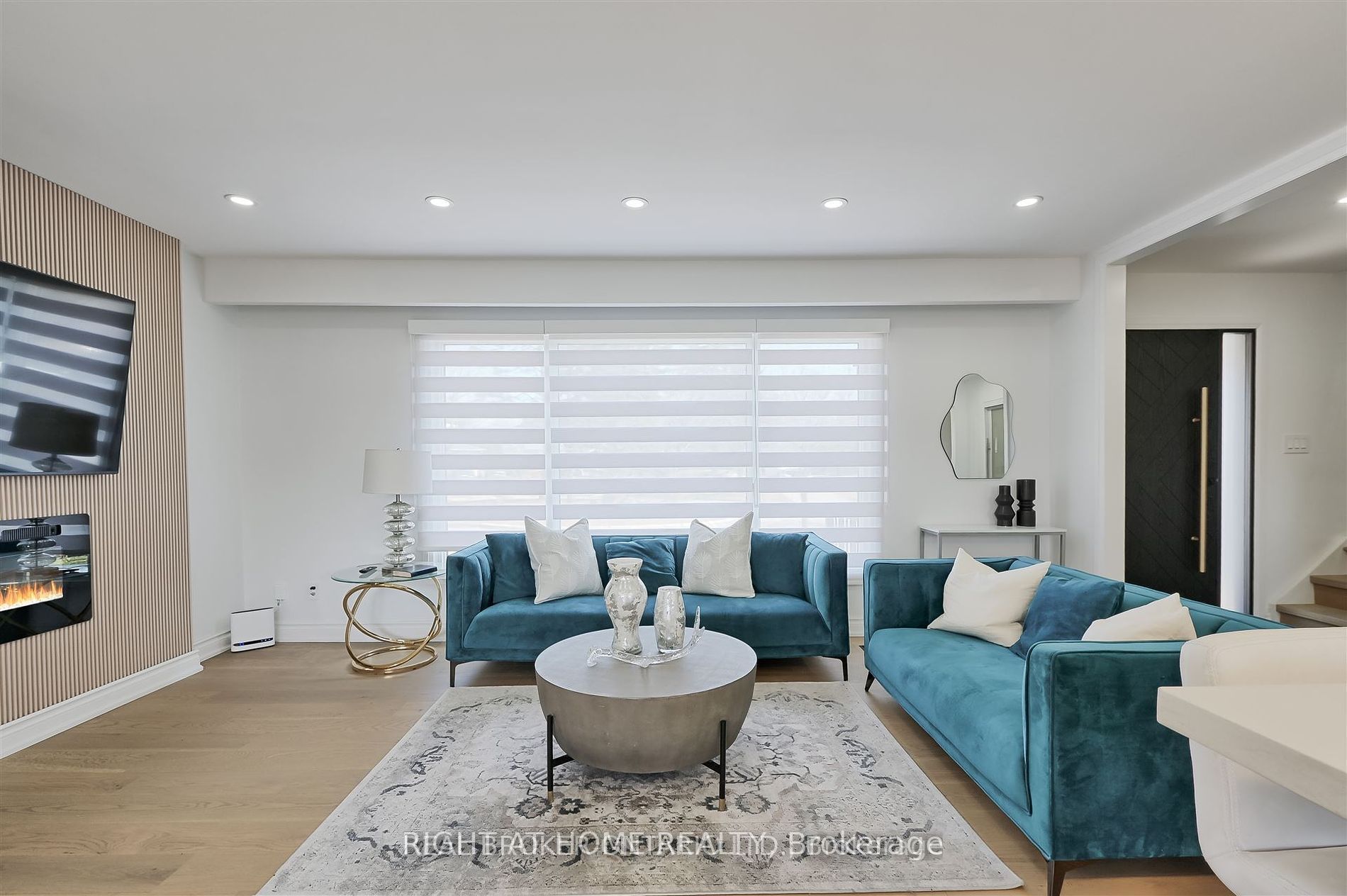 UPPER-778 Ashley Court