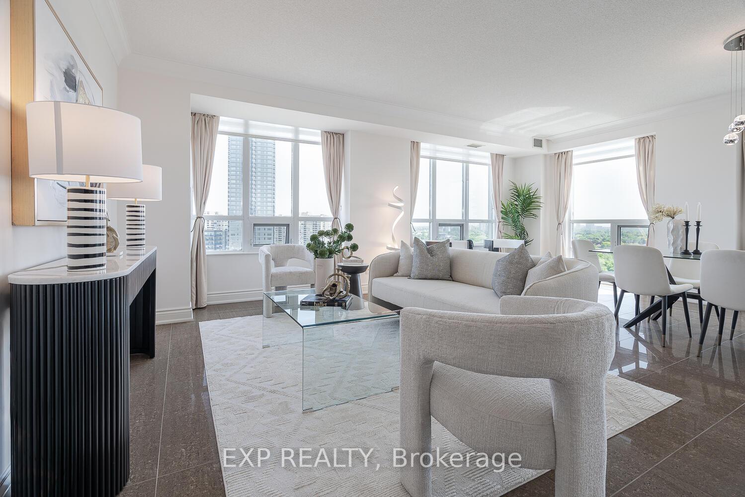3 Bedrooms Condo at 88 Promenade, Vaughan For sale