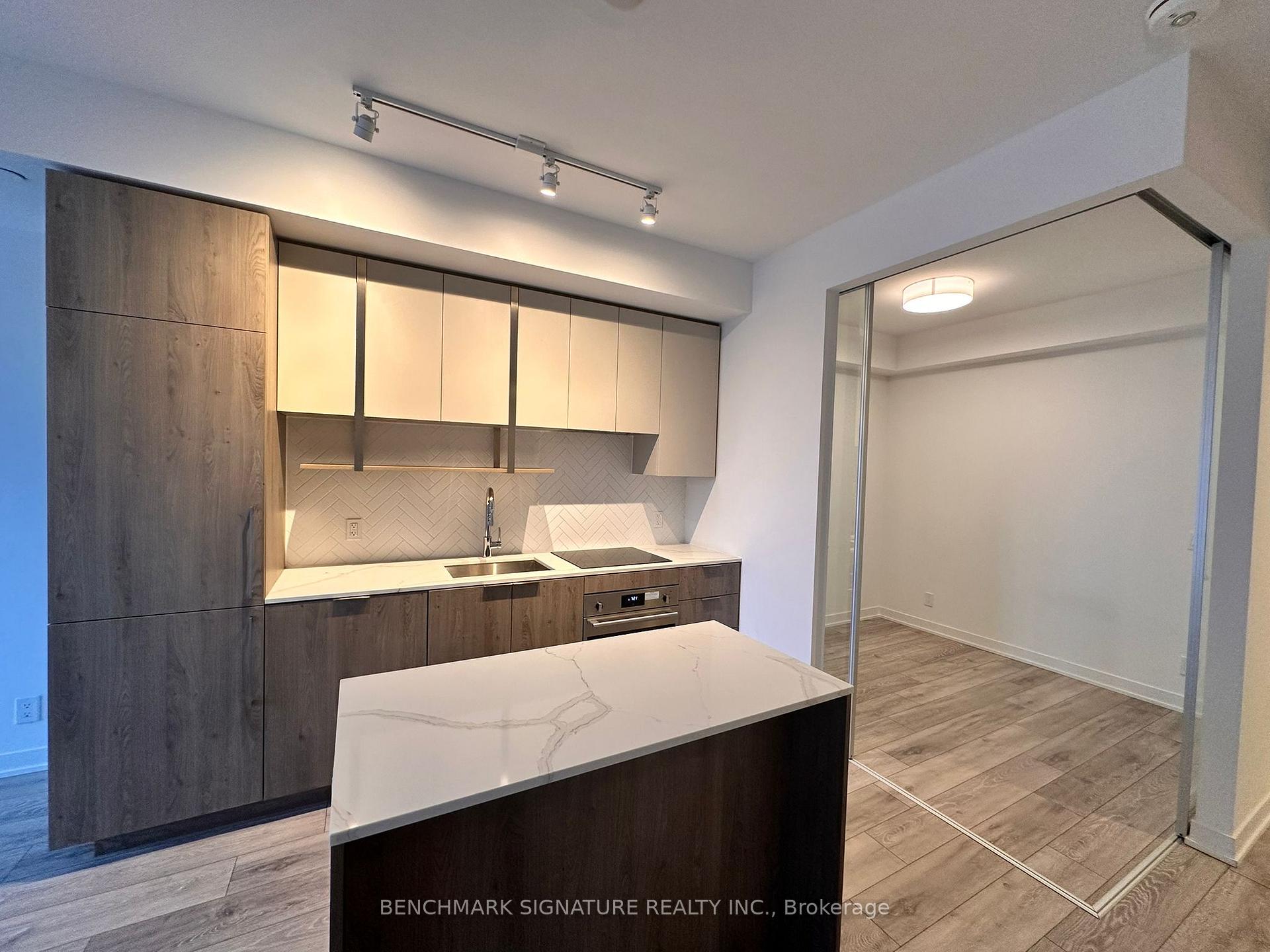 2 Bedrooms Condo at 15 Holmes, Toronto For sale