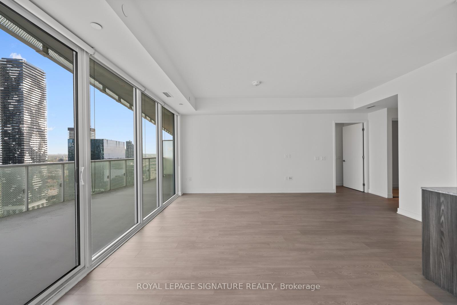 3 Bedrooms Condo at 15 Queens, Toronto For sale