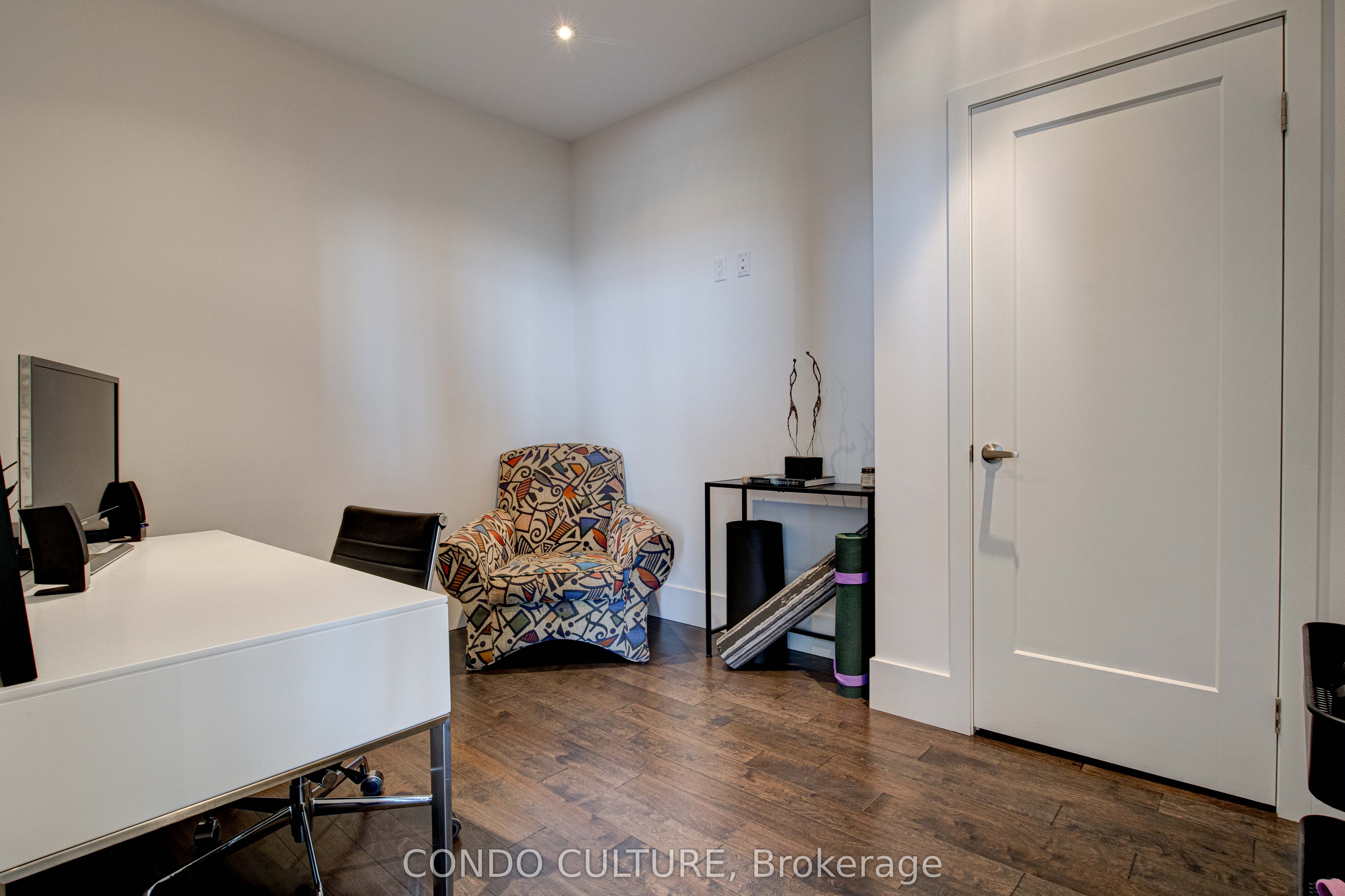 1 Victoria Street S, #1902
