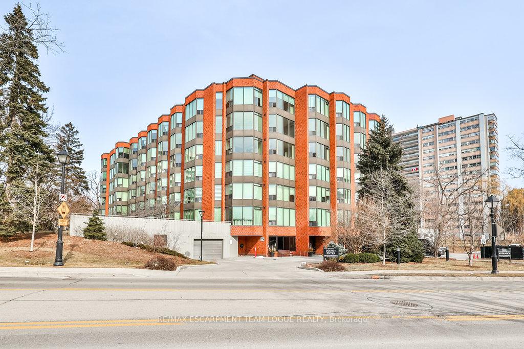 2 Bedrooms Condo at 2121 Lakeshore,  Burlington For sale
