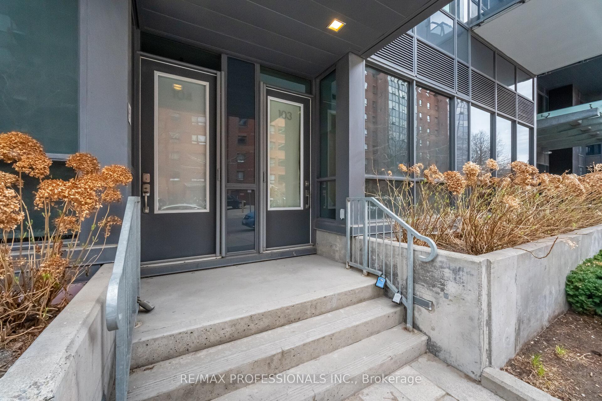 2 Bedrooms Condo at 1030 King, Toronto For sale