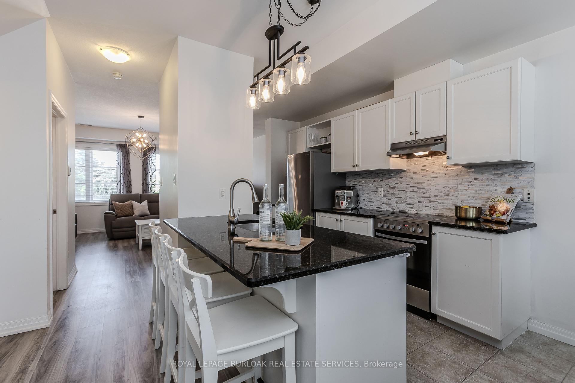 2 Bedrooms Condo at 70 Plains, Burlington For sale