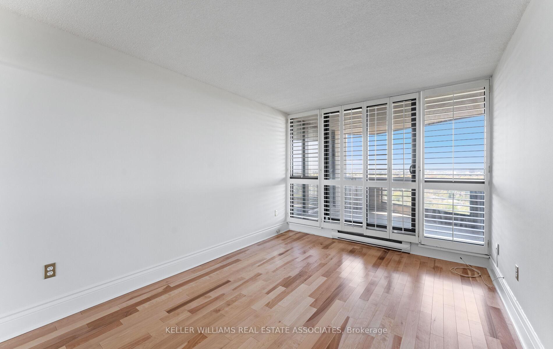 3 Bedrooms Condo at 2010 Islington, Toronto For sale