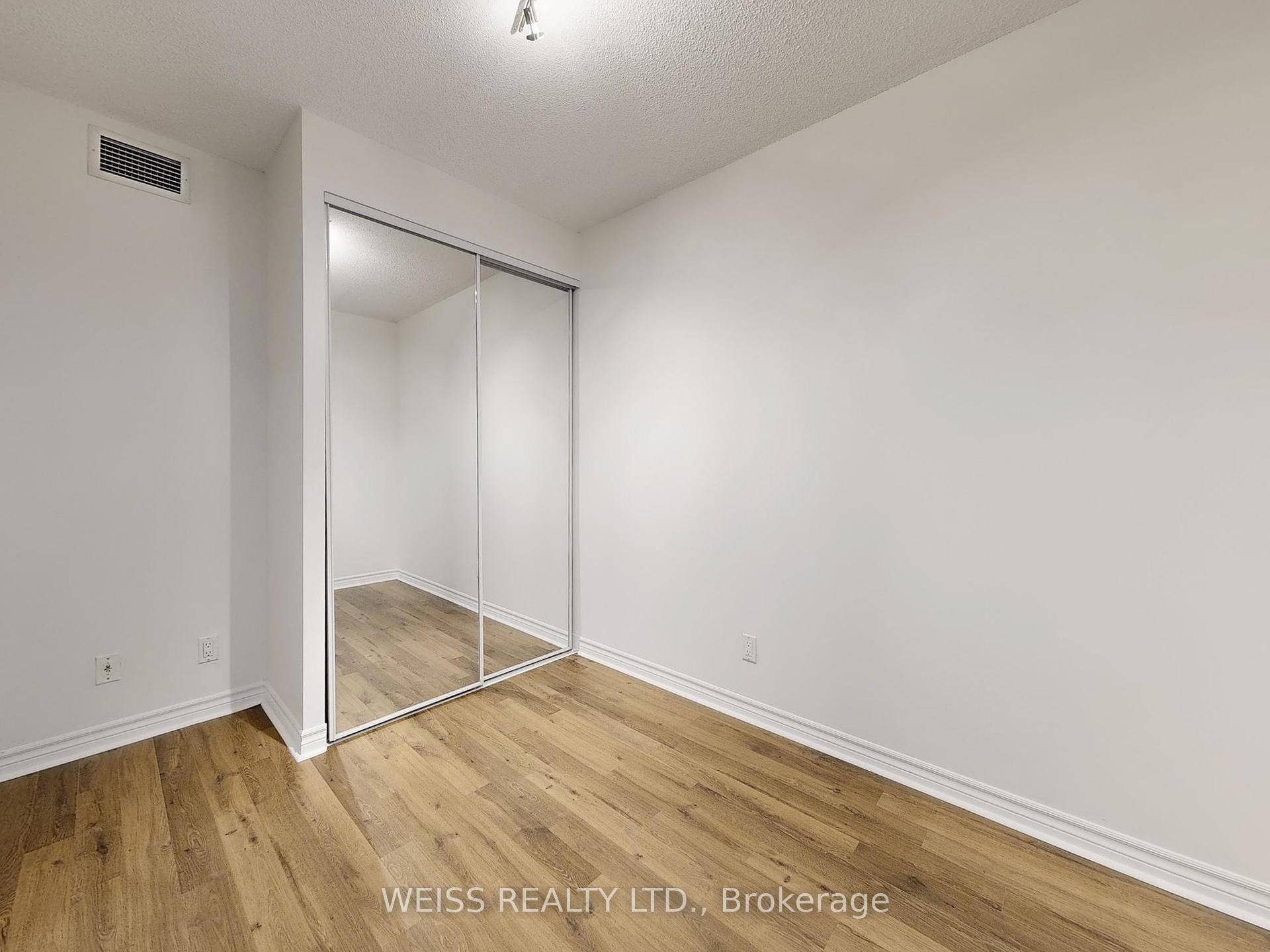 3 Bedrooms Condo at 88 Promenade, Vaughan For sale