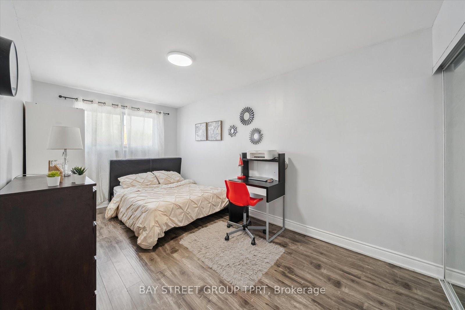 4 Bedrooms Condo at 16 Bur Oak, Toronto For sale