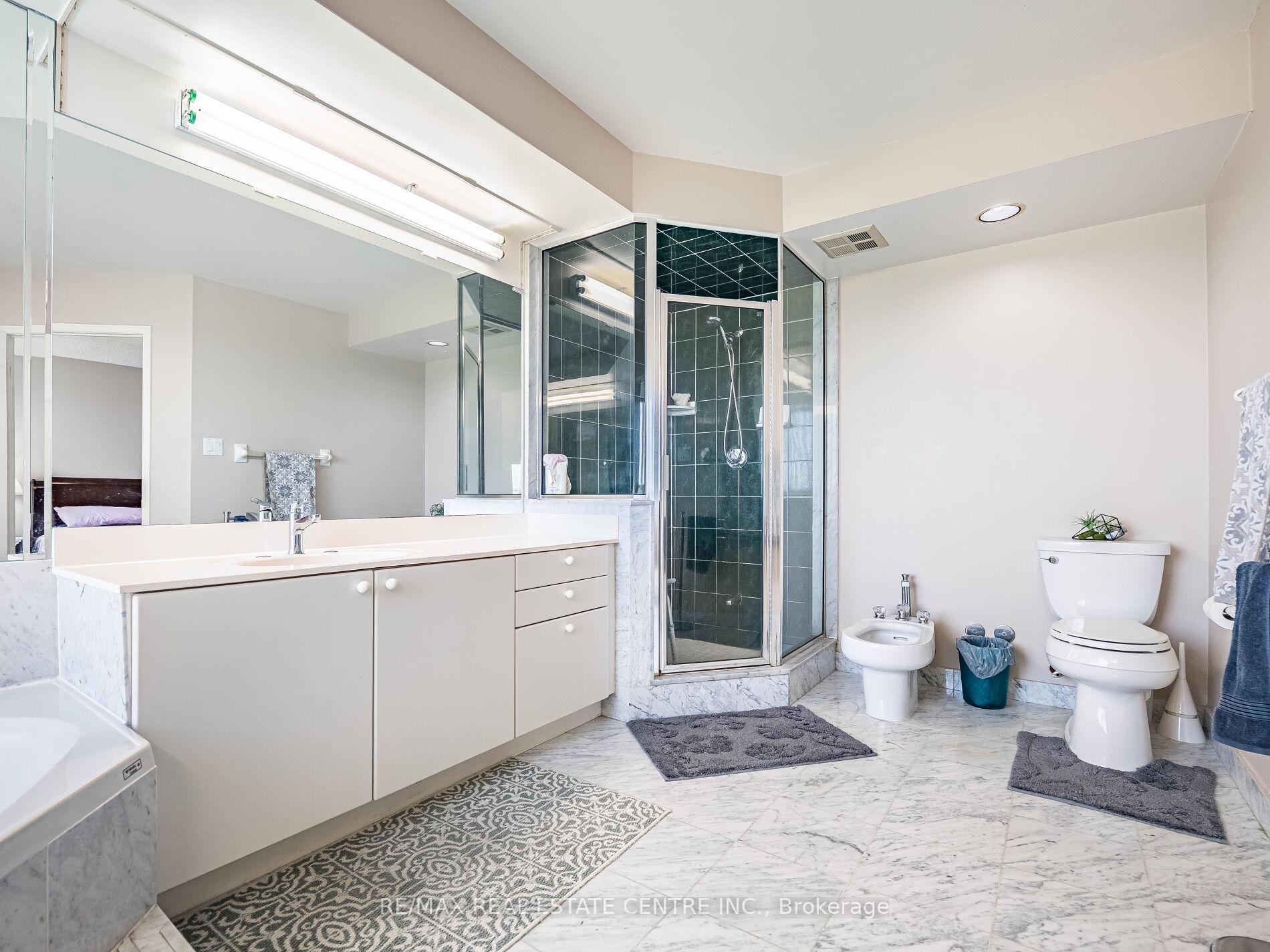 3 Bedrooms Condo at 168 Bonis, Toronto For sale