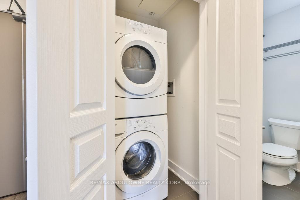2 Bedrooms Condo at 128 Garden, Oakville For sale