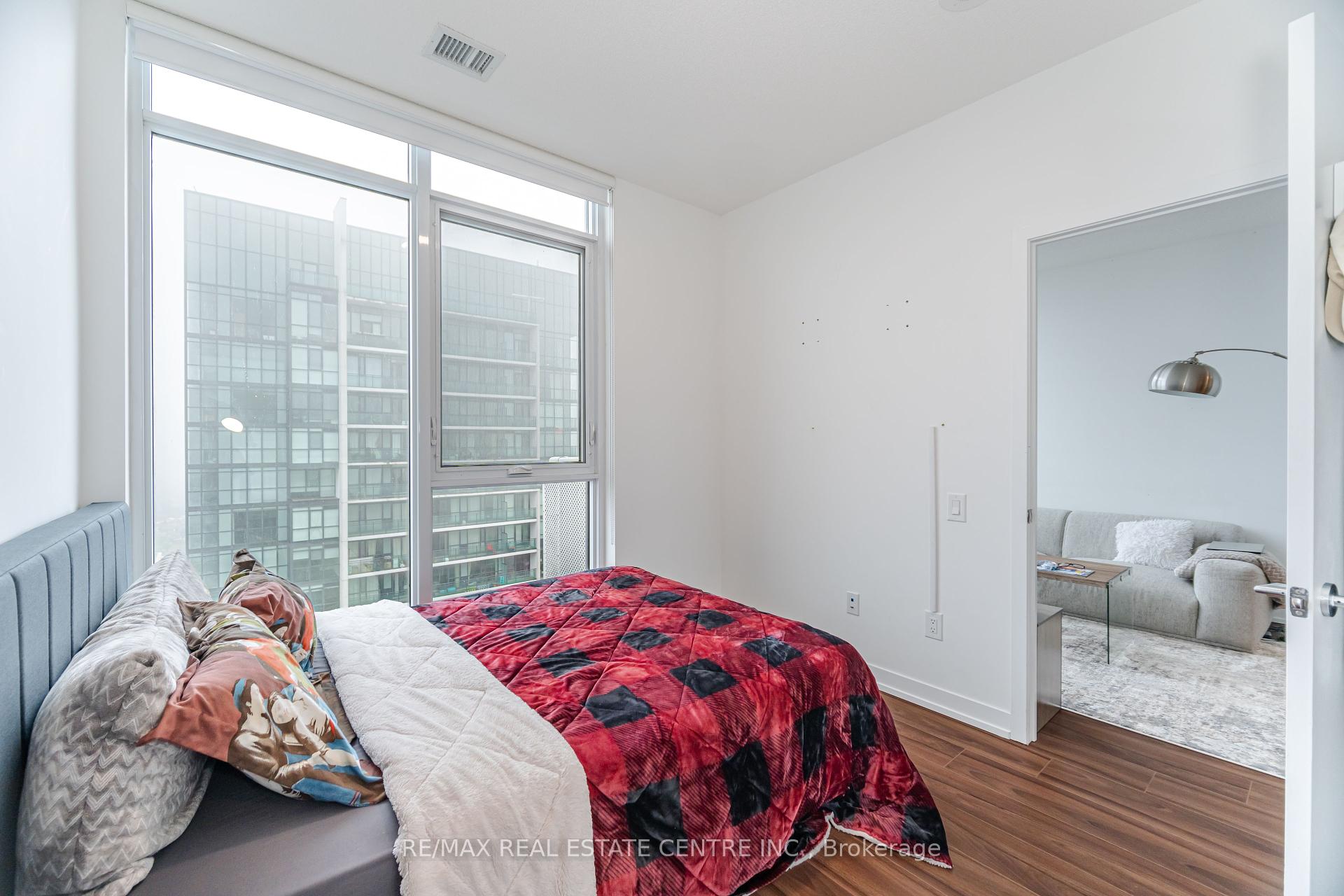 2 Bedrooms Condo at 4065 Confederation, Mississauga For sale