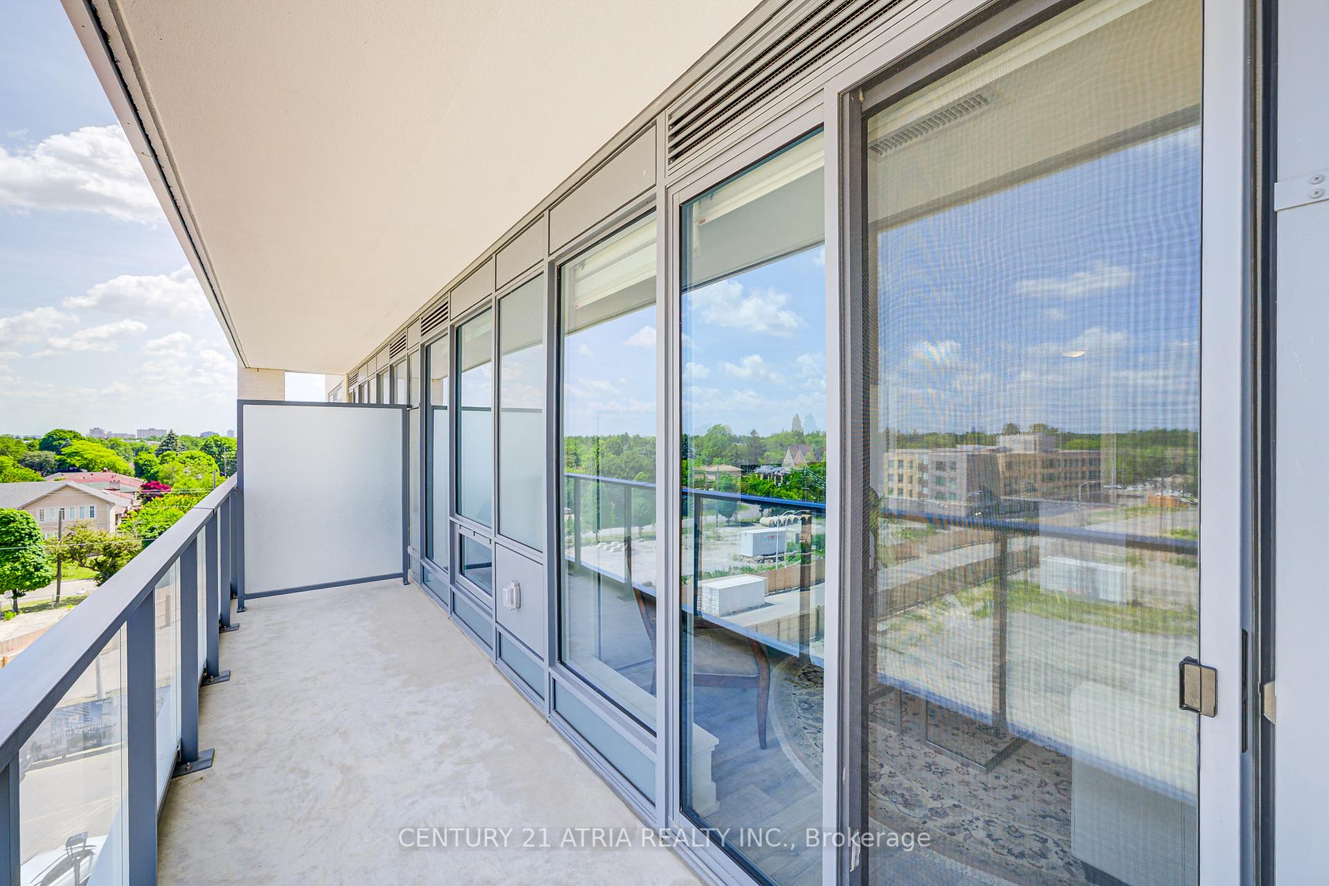 3 Bedrooms Condo at 7 Golden Lion, Toronto For sale