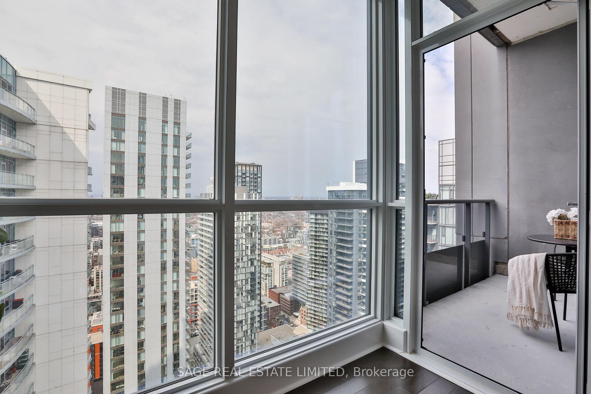 1 Bedroom Condo at 295 Adelaide,  Toronto For sale