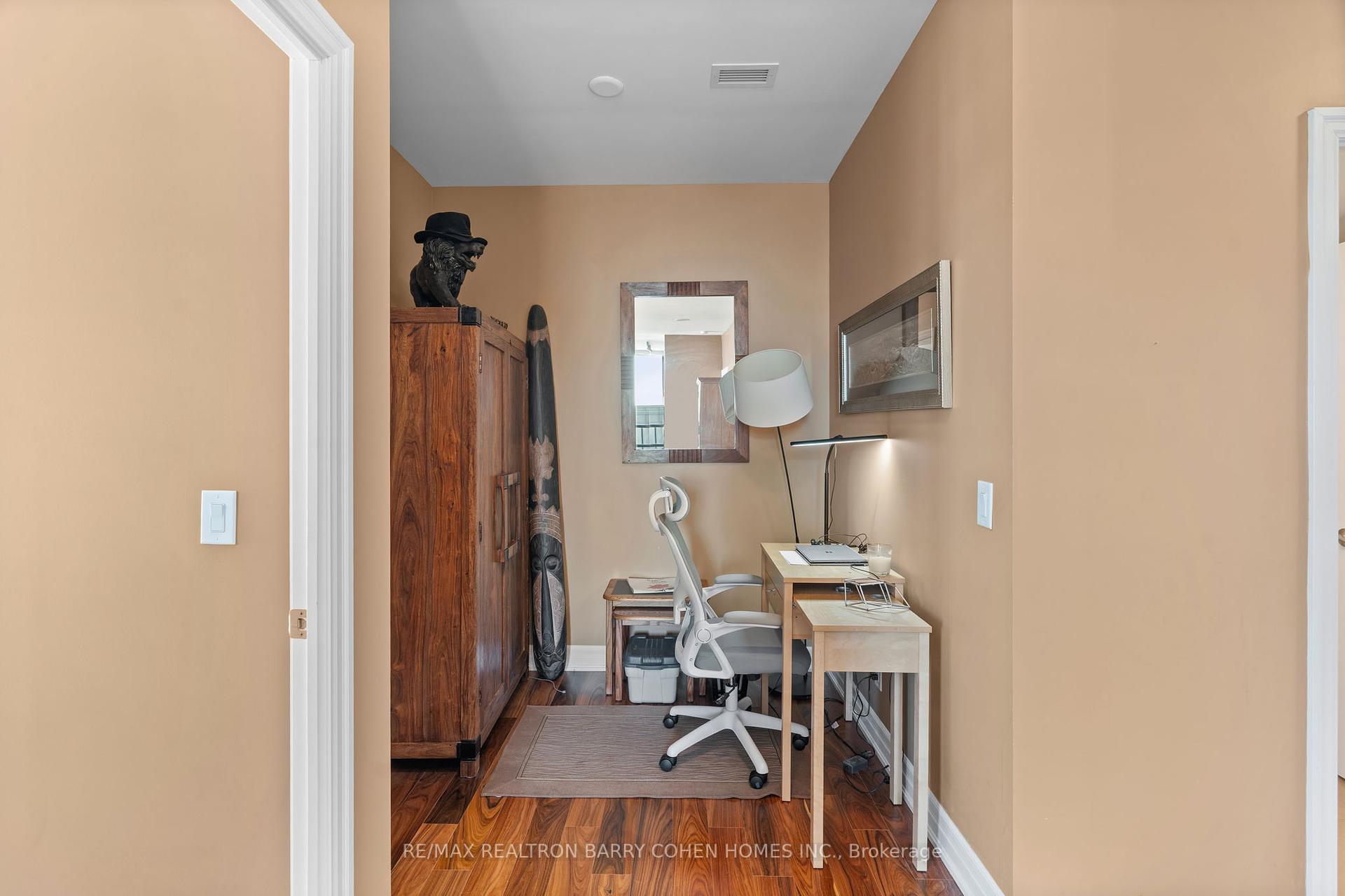 3 Bedrooms Condo at 500 St Clair, Toronto For sale