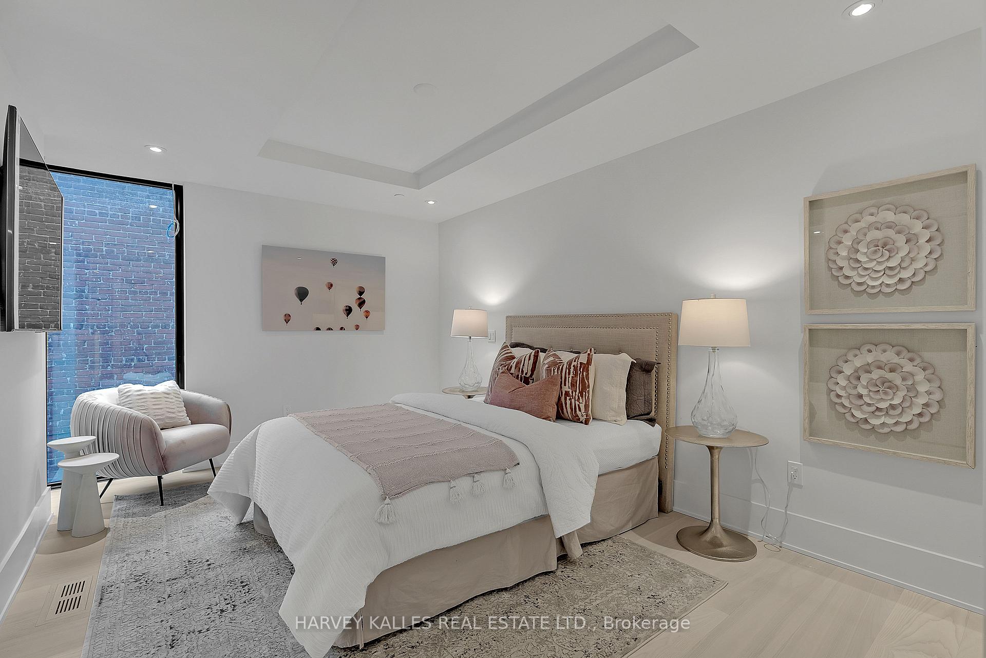 2 Bedrooms Condo at 36 Birch,  Toronto For sale