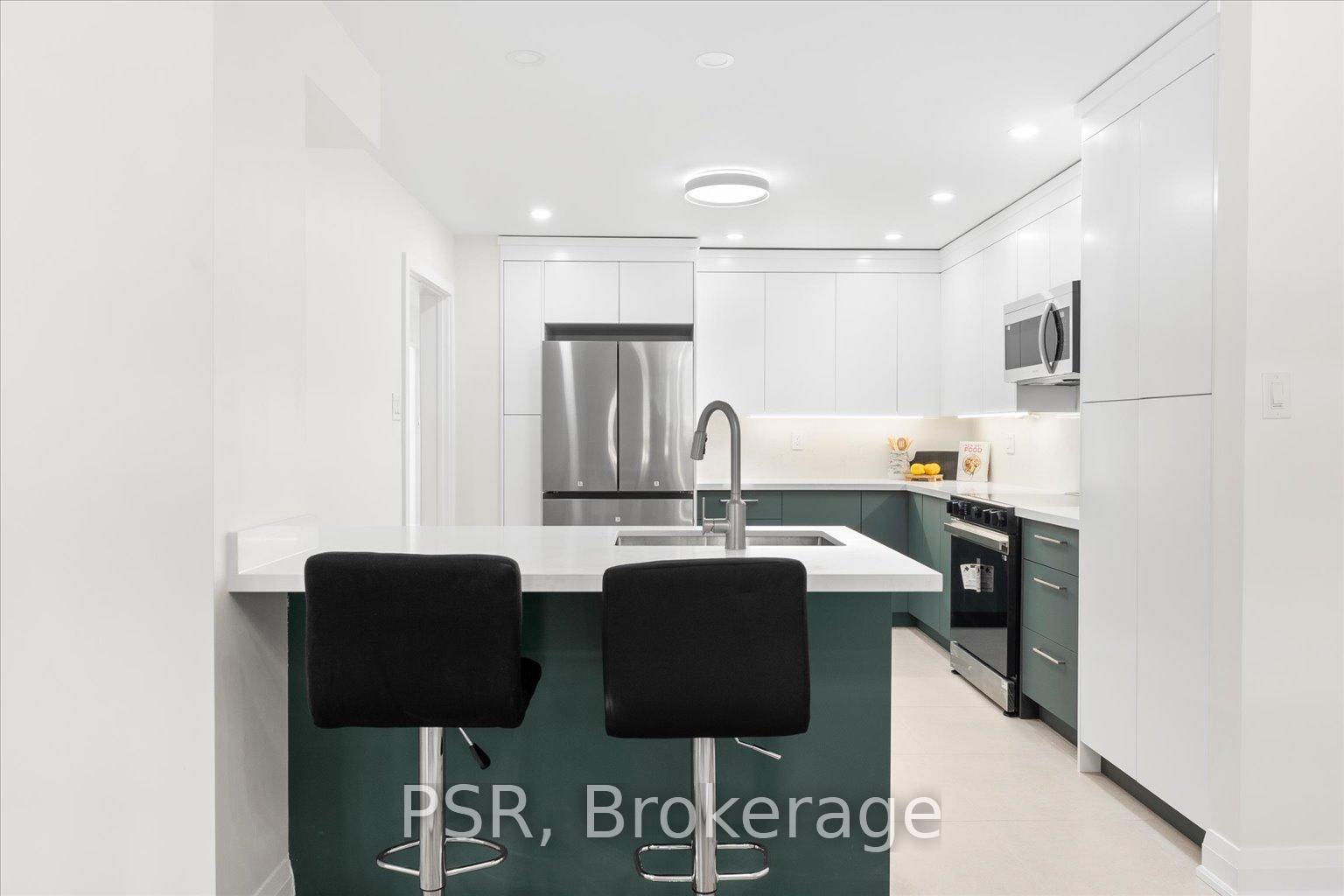 4 Bedrooms Condo at 42 Crimson Millway, Toronto For sale