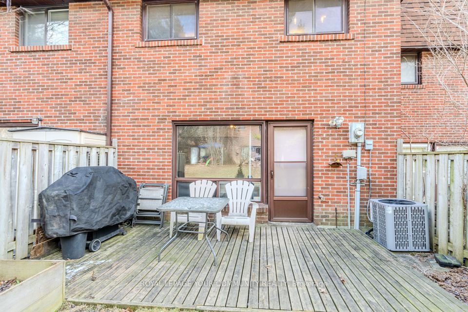 Outdoor patio w/Deck
