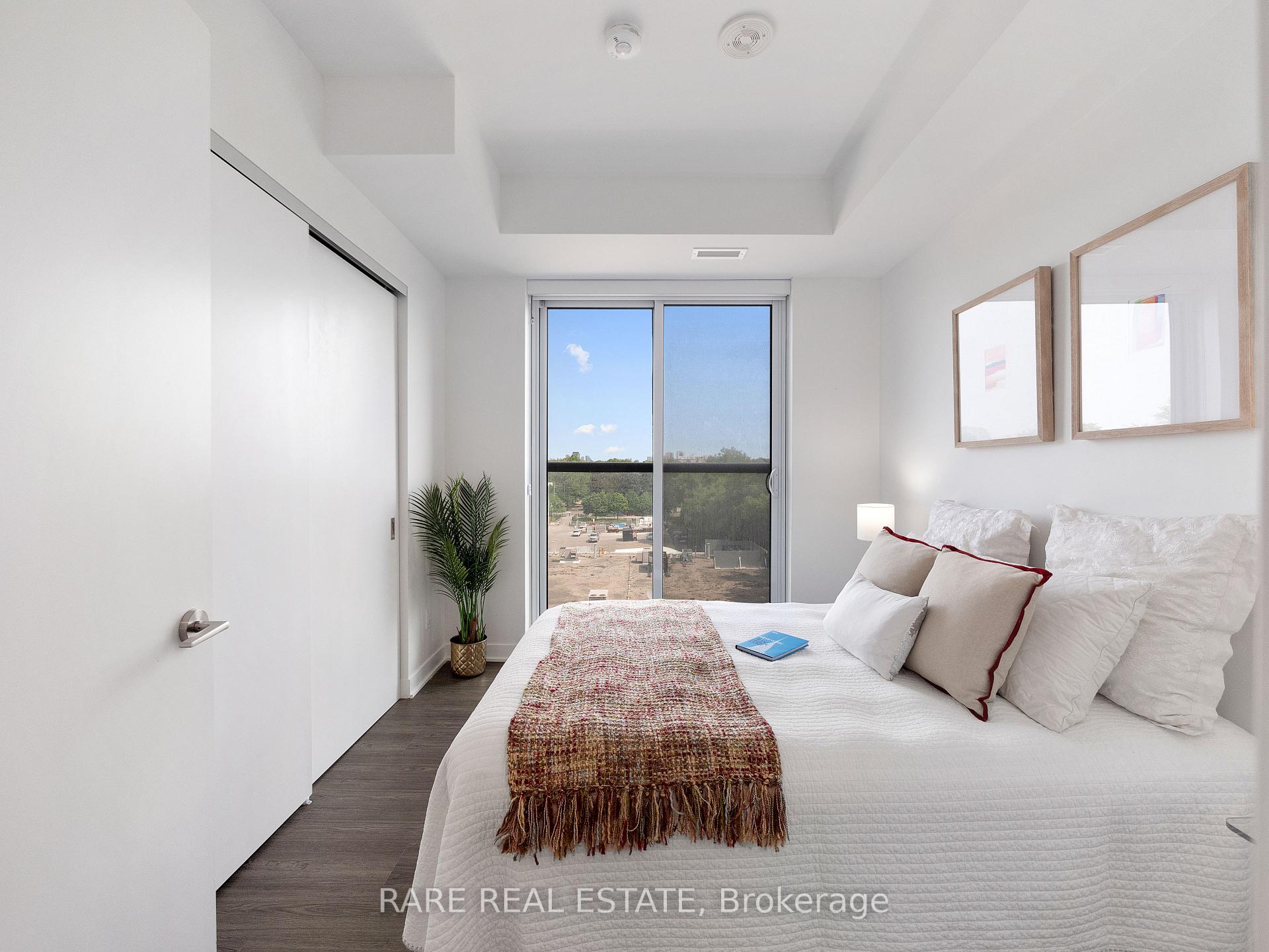 3 Bedrooms Condo at 185 Alberta, Toronto For sale