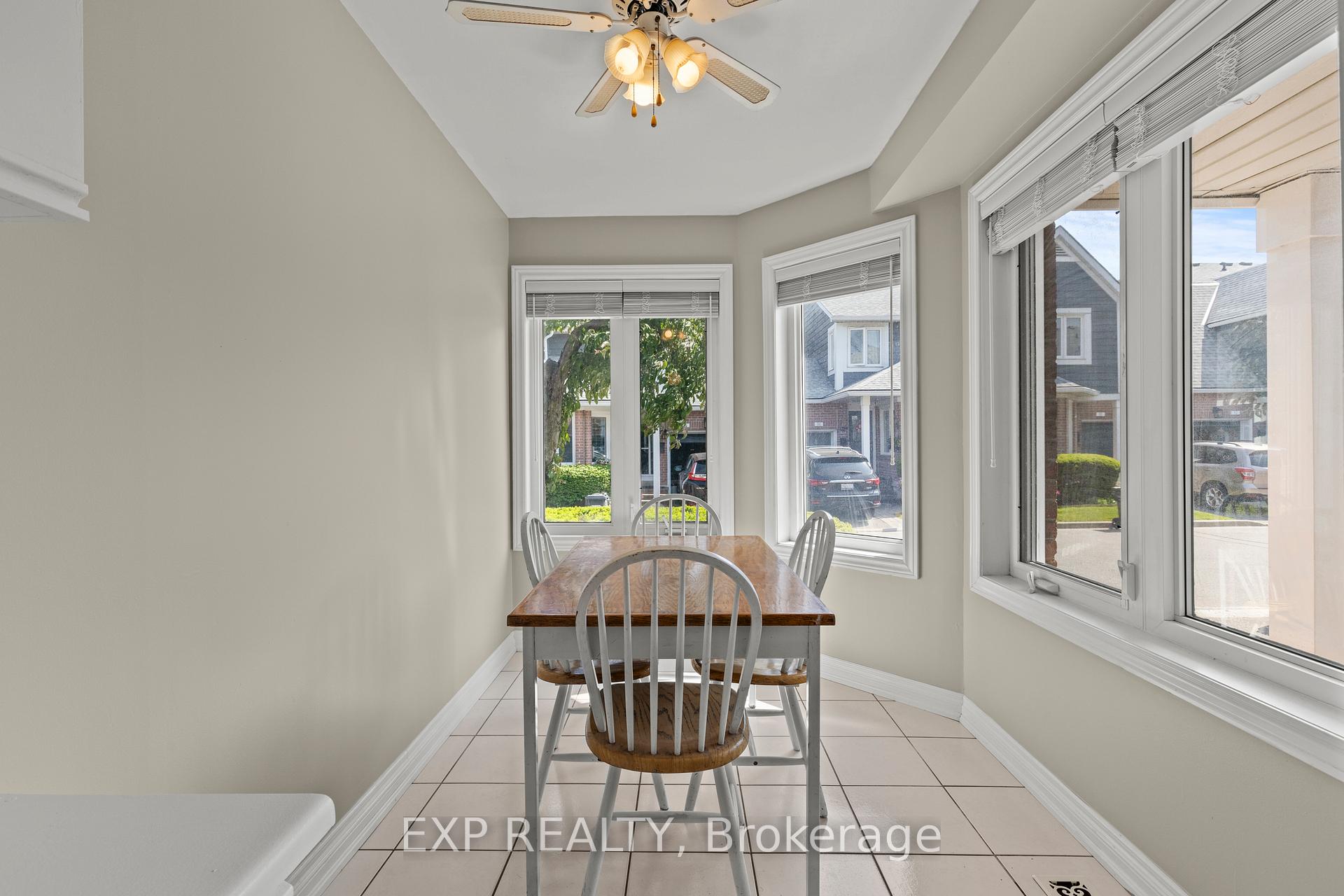 3 Bedrooms Condo at 2205 South Millway, Mississauga For sale
