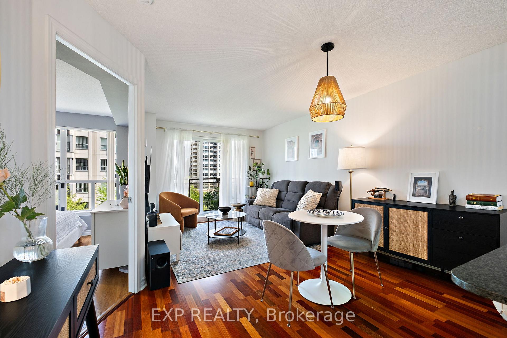 2 Bedrooms Condo at 19 Barberry, Toronto For sale
