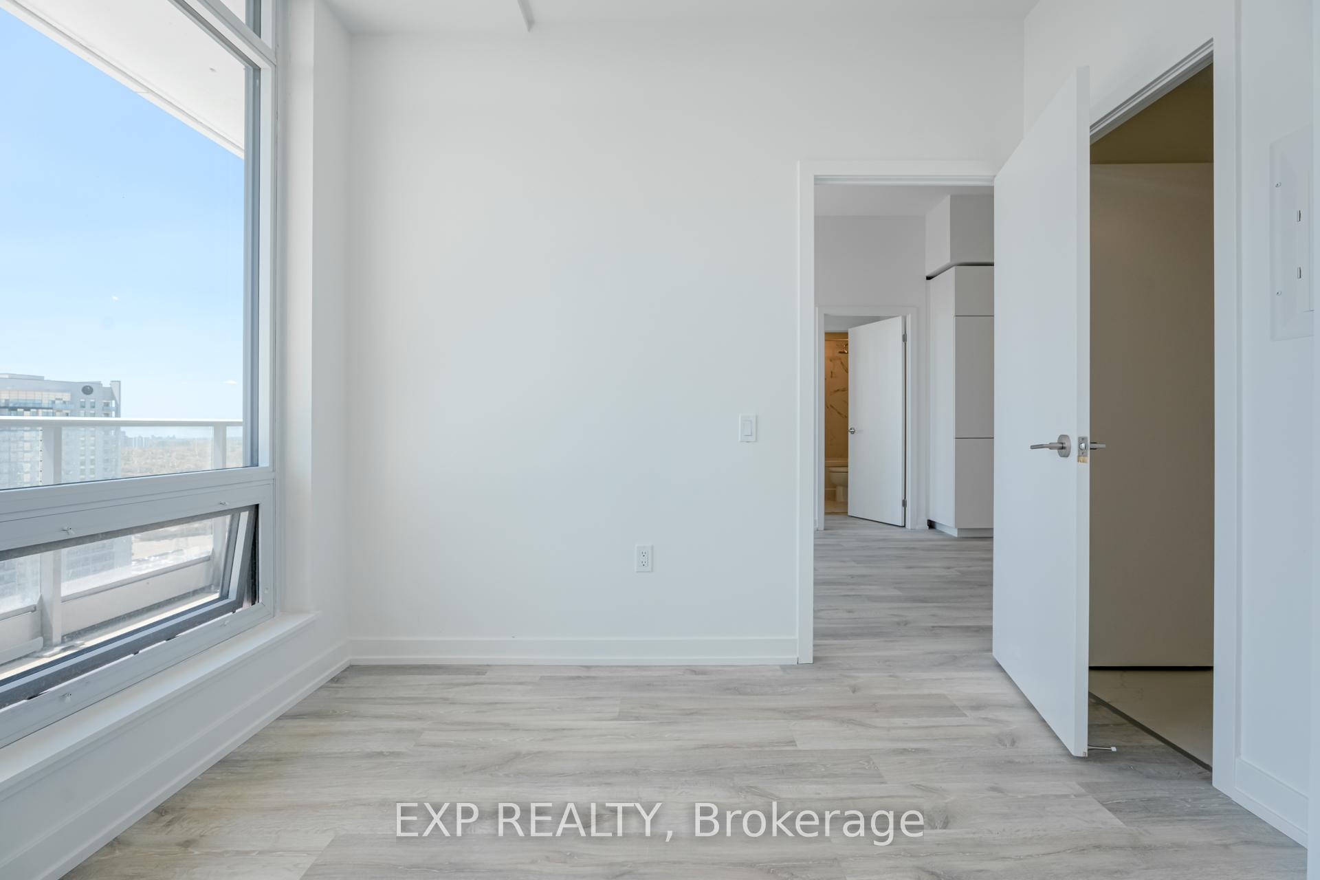 3 Bedrooms Condo at 8 Olympic Gdn S, Toronto For sale