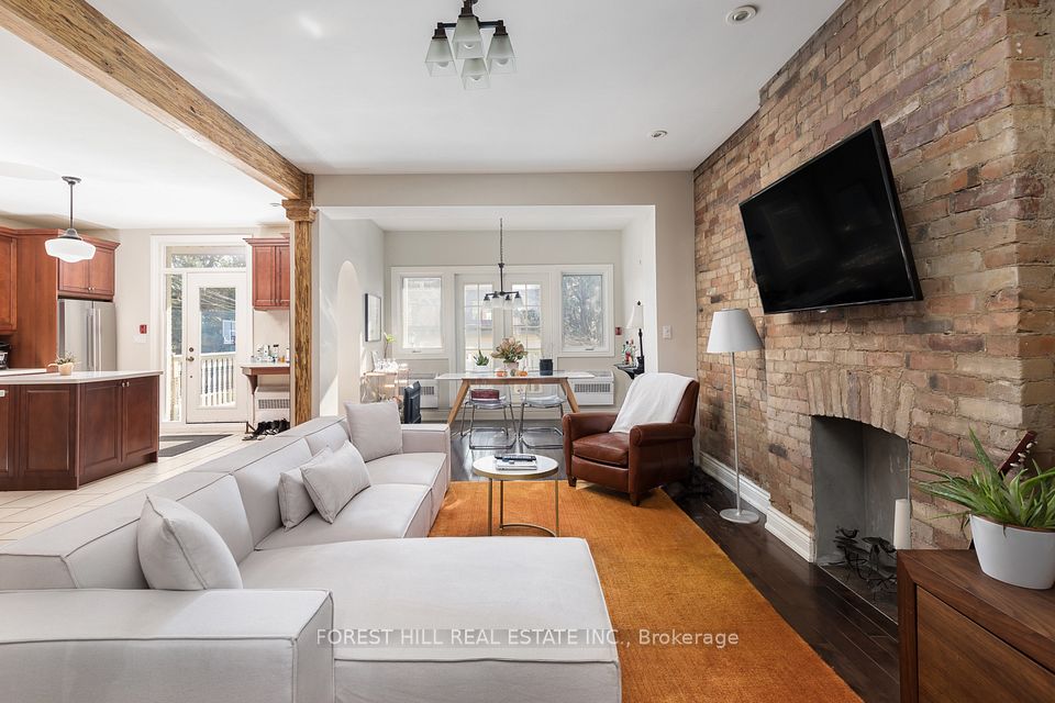 105 Balmoral