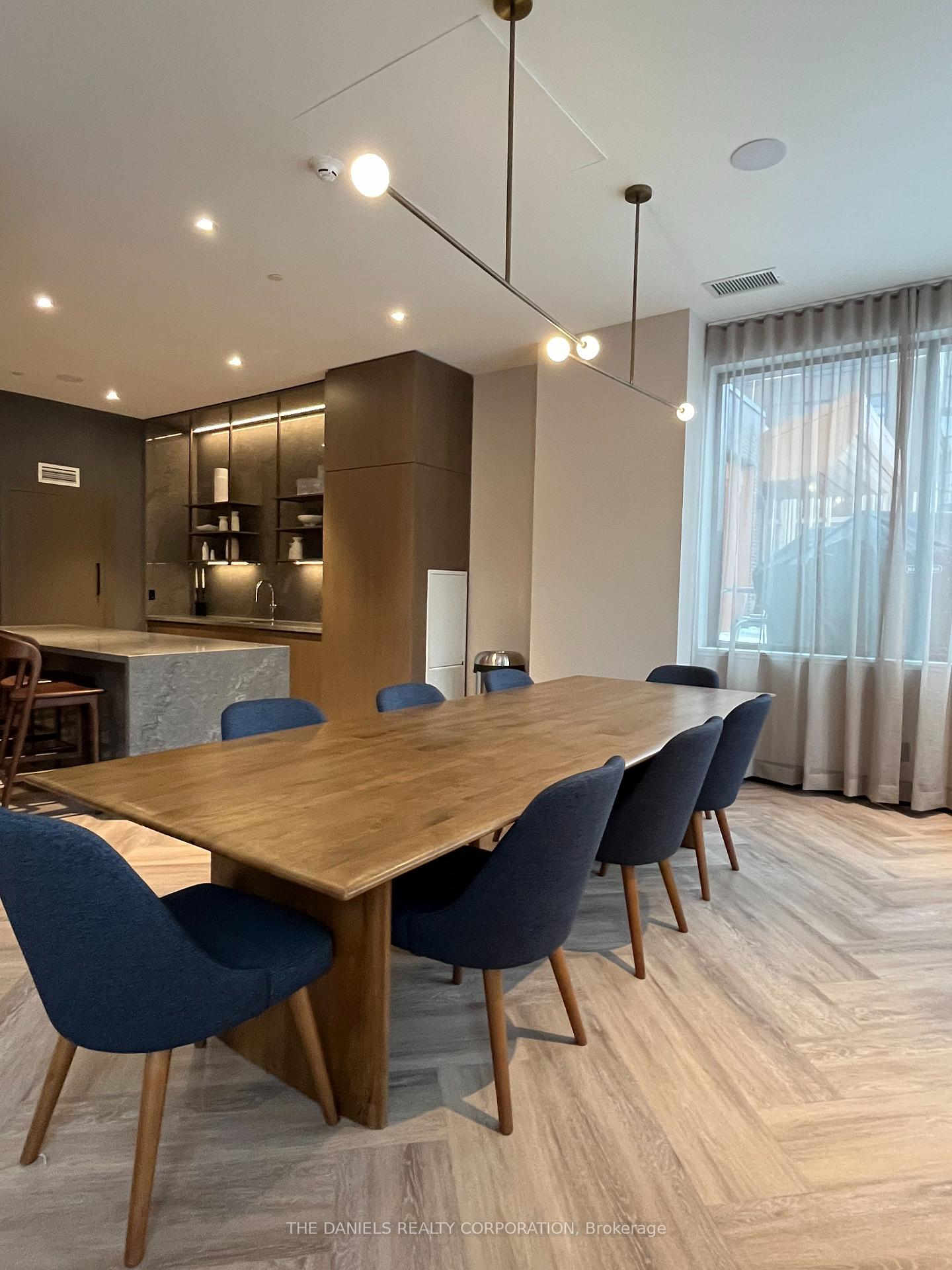 2 Bedrooms Condo at 8 Beverley Glen,  Vaughan For sale