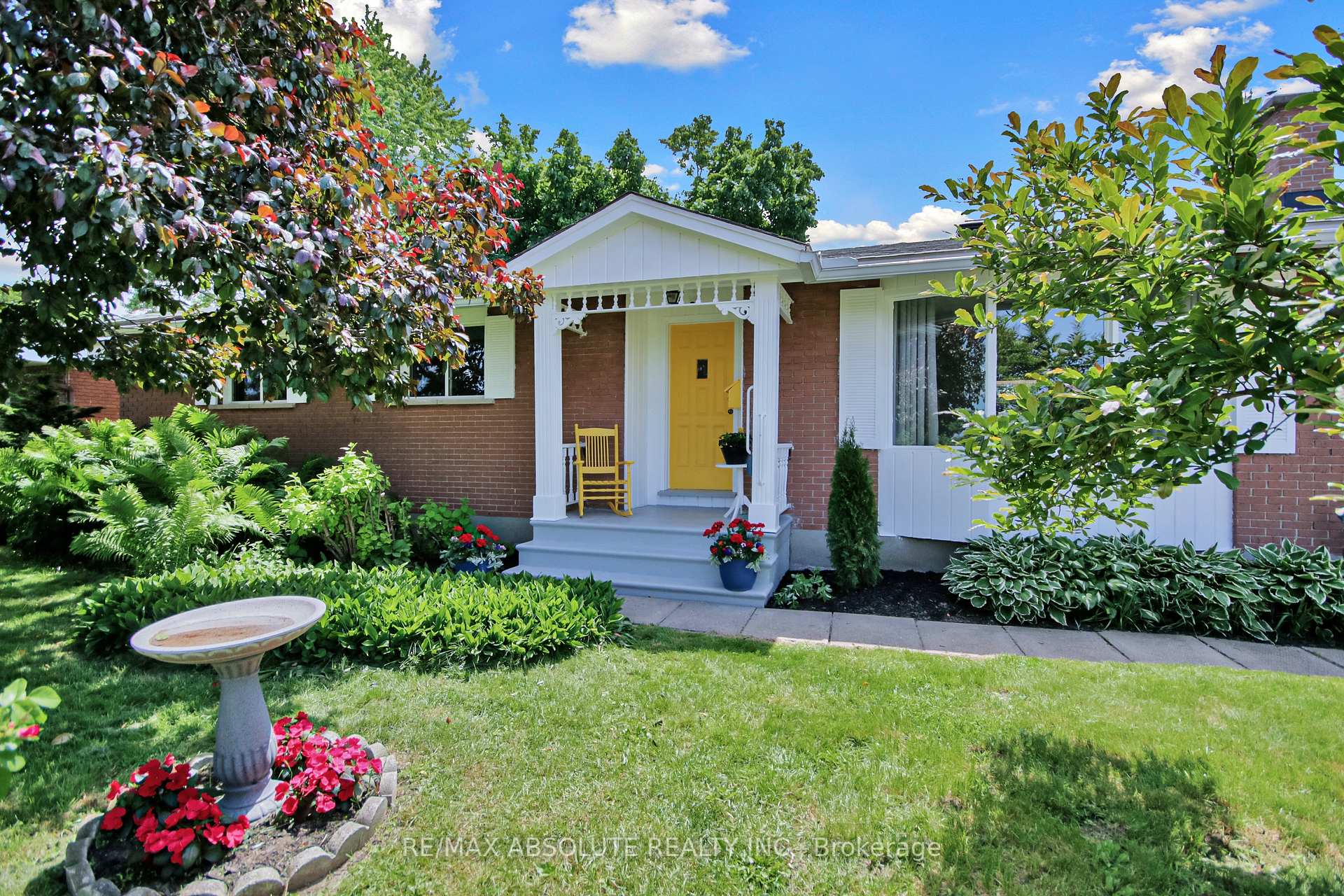 36 Knoxdale Road, SouthofBaselinetoKnoxdale, ON K2G 1A3 ; MLS ID: X12221217