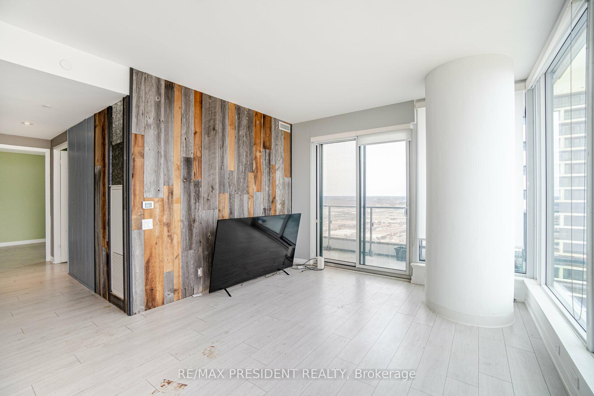 3 Bedrooms Condo at 5 Buttermill, Vaughan For sale