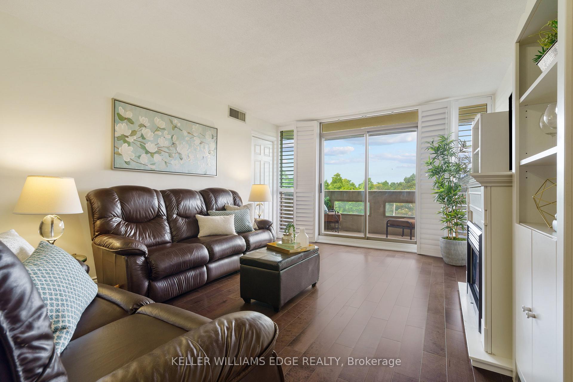 2 Bedrooms Condo at 5090 Pinedale, Burlington For sale